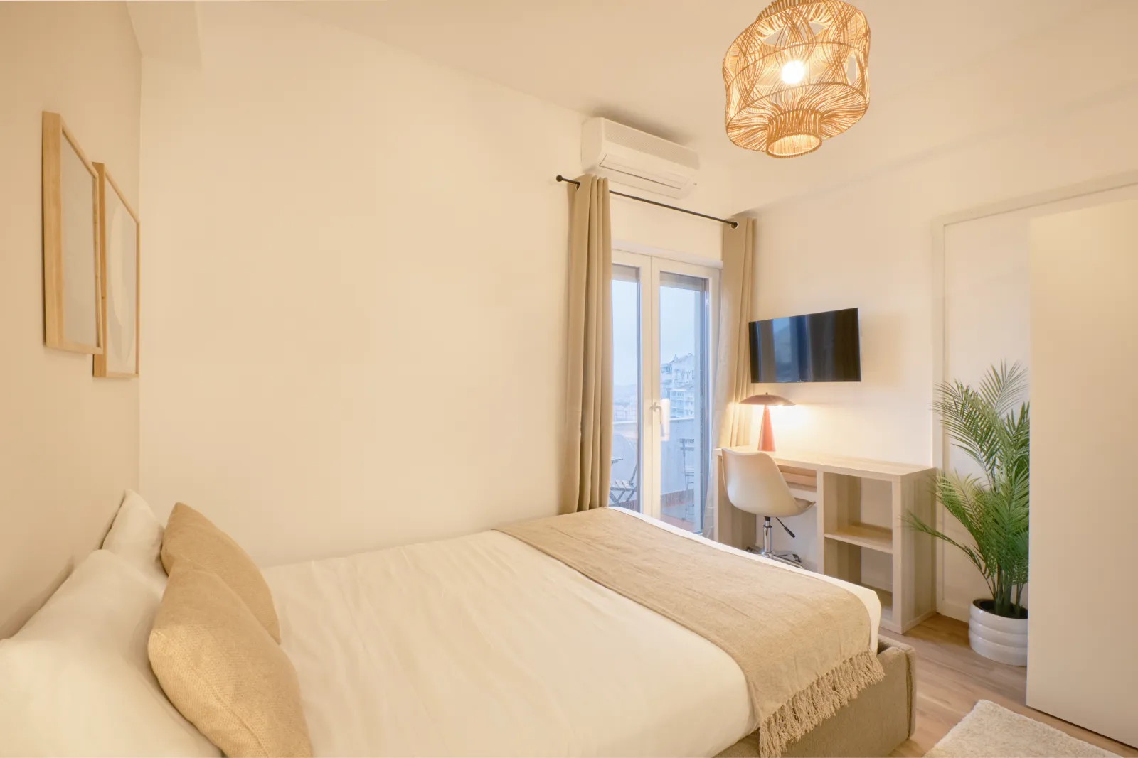 Room 5 - Studio Double Bedroom in Campolide, Lisbon – photo 2 of 27