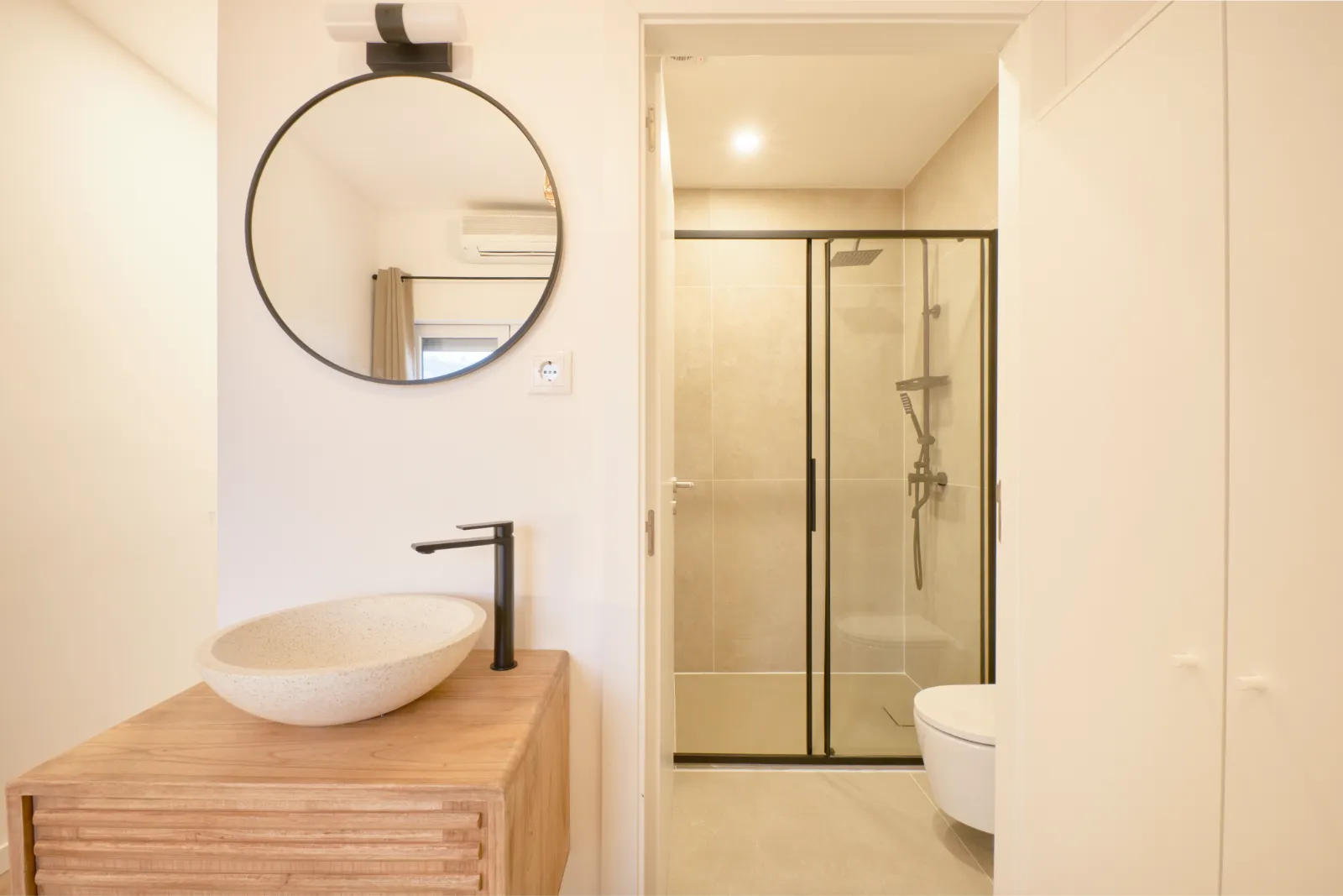 Room 7 - Studio Double Bedroom in Campolide, Lisbon – photo 4 of 28