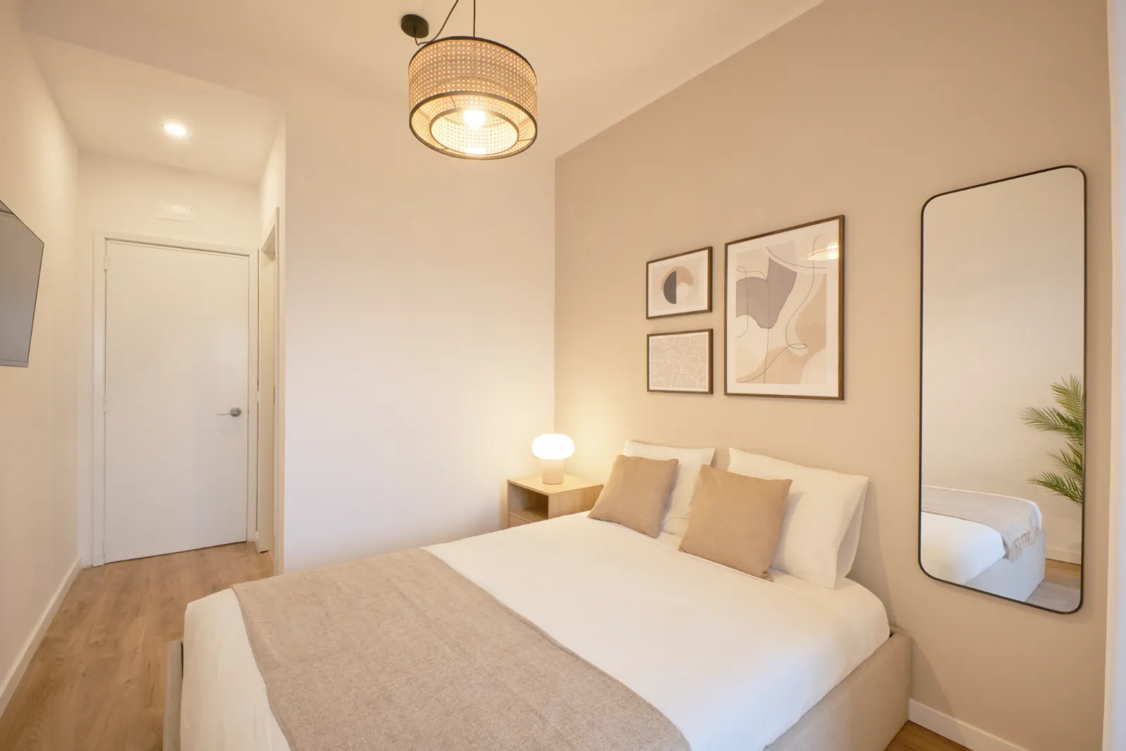 Room 9 - Studio Double Bedroom in Campolide, Lisbon – photo 3 of 26