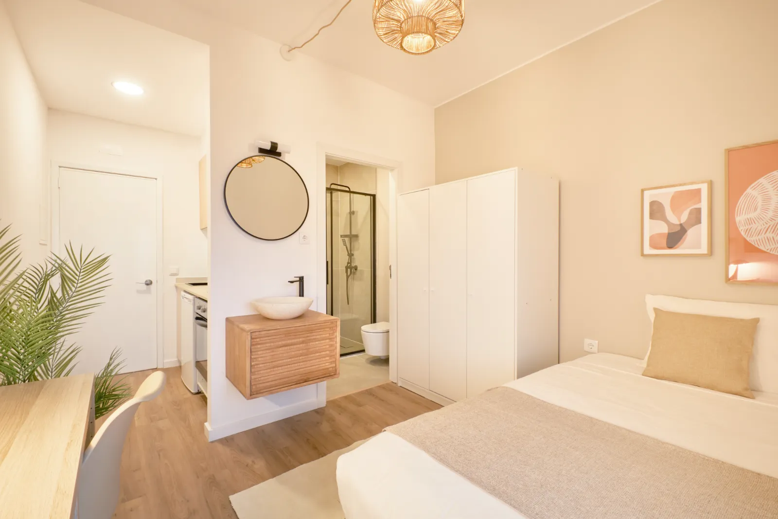 Room 7 - Studio Double Bedroom in Campolide, Lisbon – photo 3 of 28