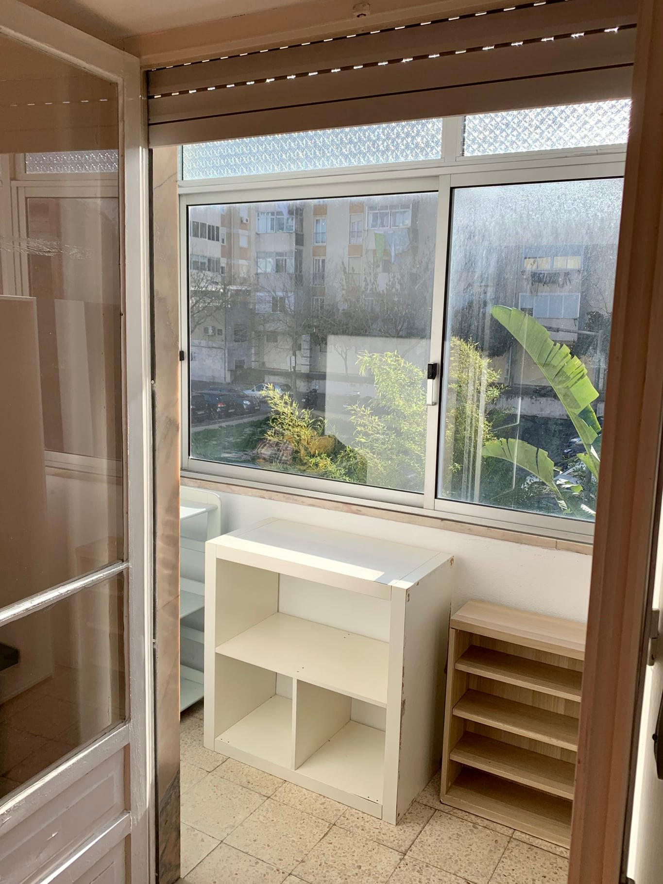 Bright Double Room 2 with Desk & Balcony Access em São Domingos de Benfica, lisboa – foto 2 de 10