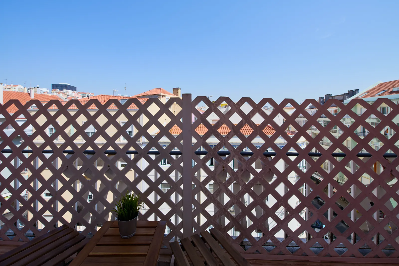 Room 2 - Single Room in lisboa – photo 1 of 6