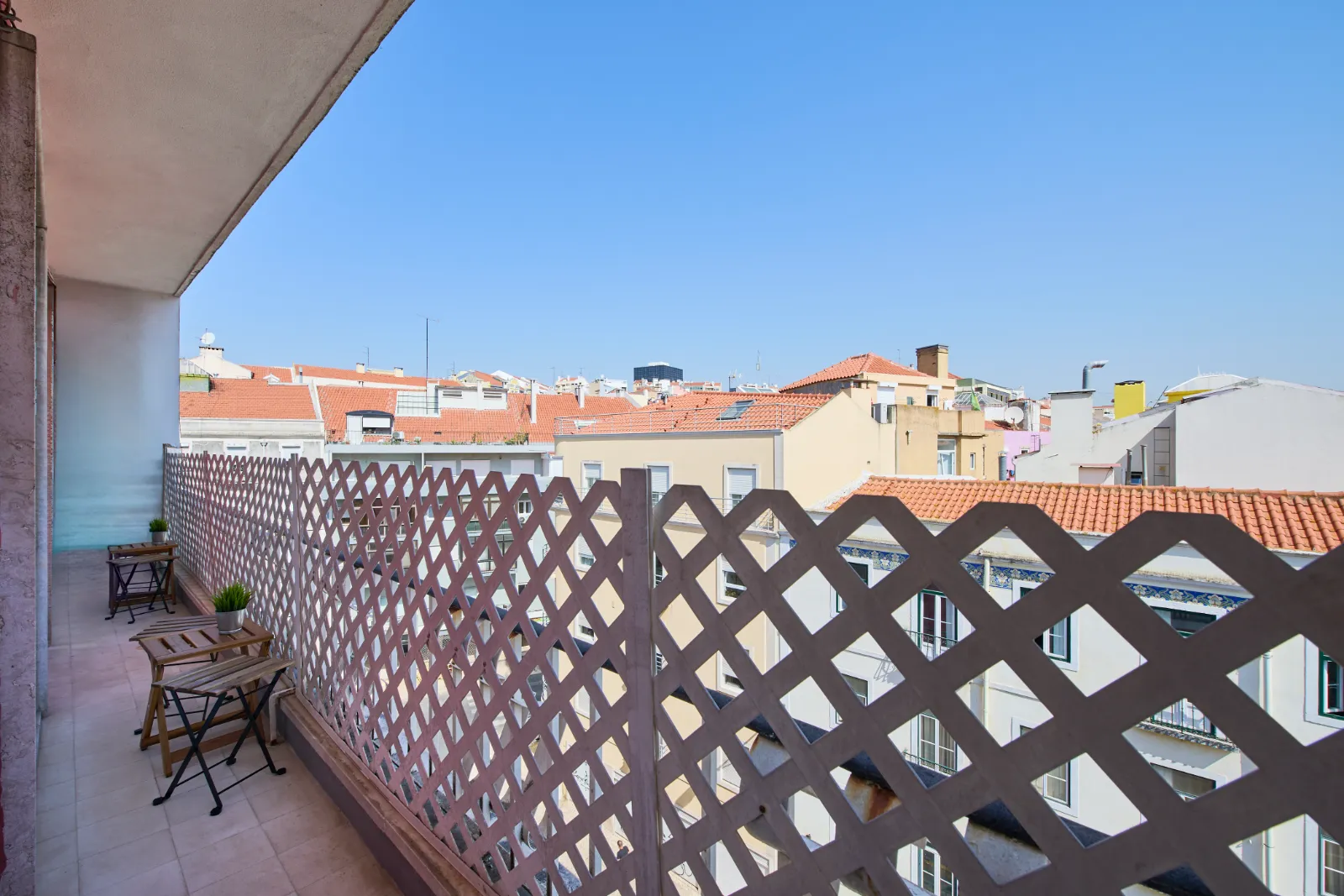 Room 1 - Double Room in Arroios, Lisbon – photo 4 of 18