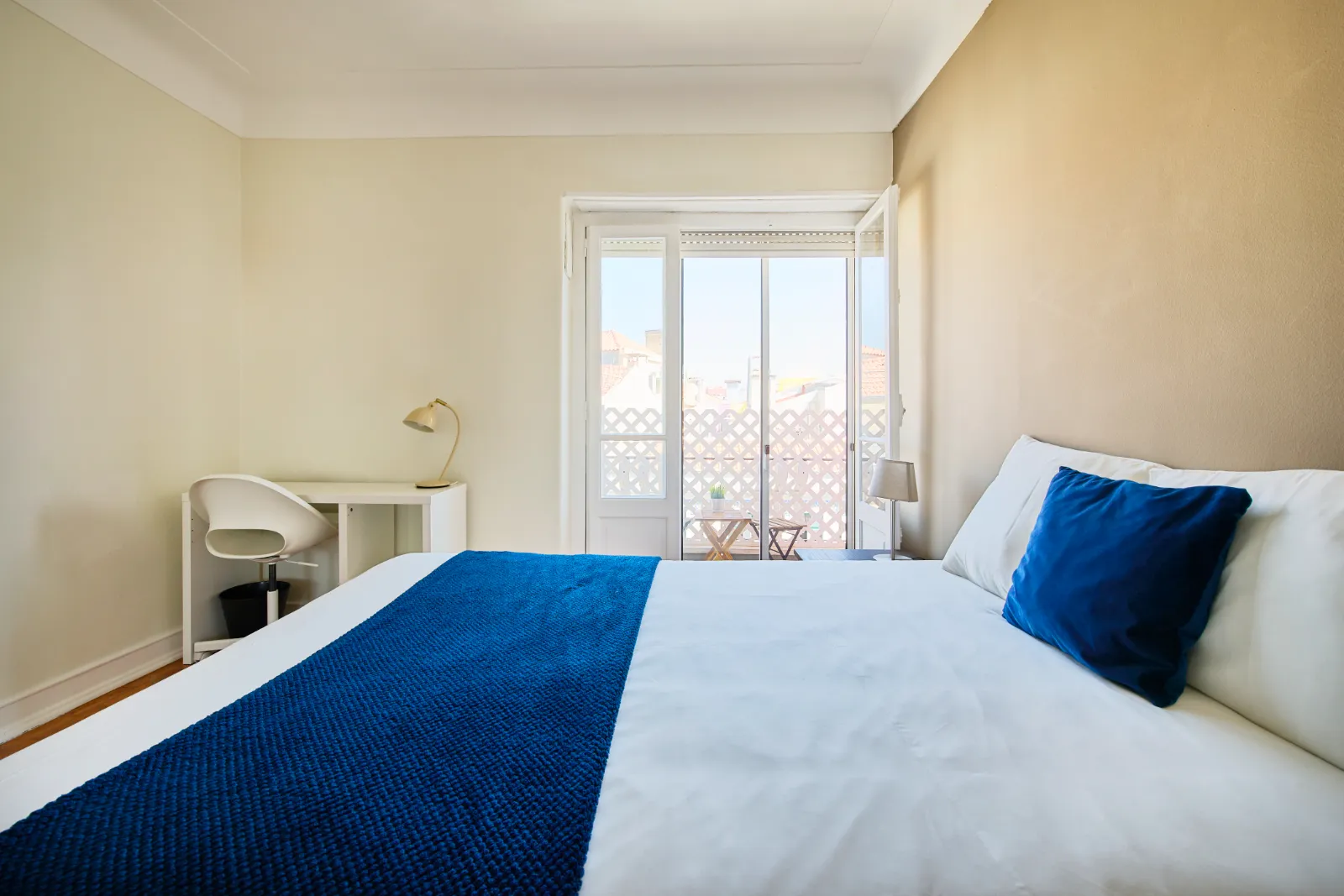Room 4 - Double Room in lisboa – photo 1 of 7