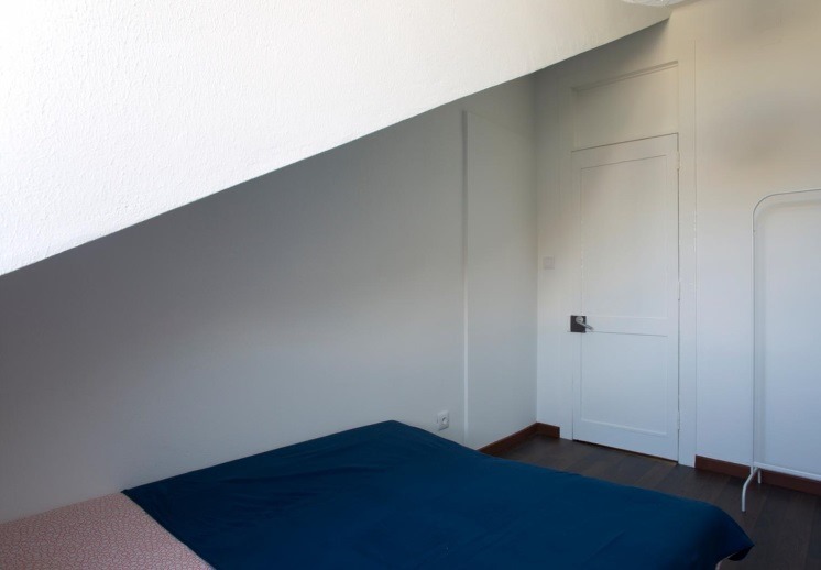 Sunny Double Room 2 with Desk & Terrace Access in Alcântara, lisboa – photo 2 of 8
