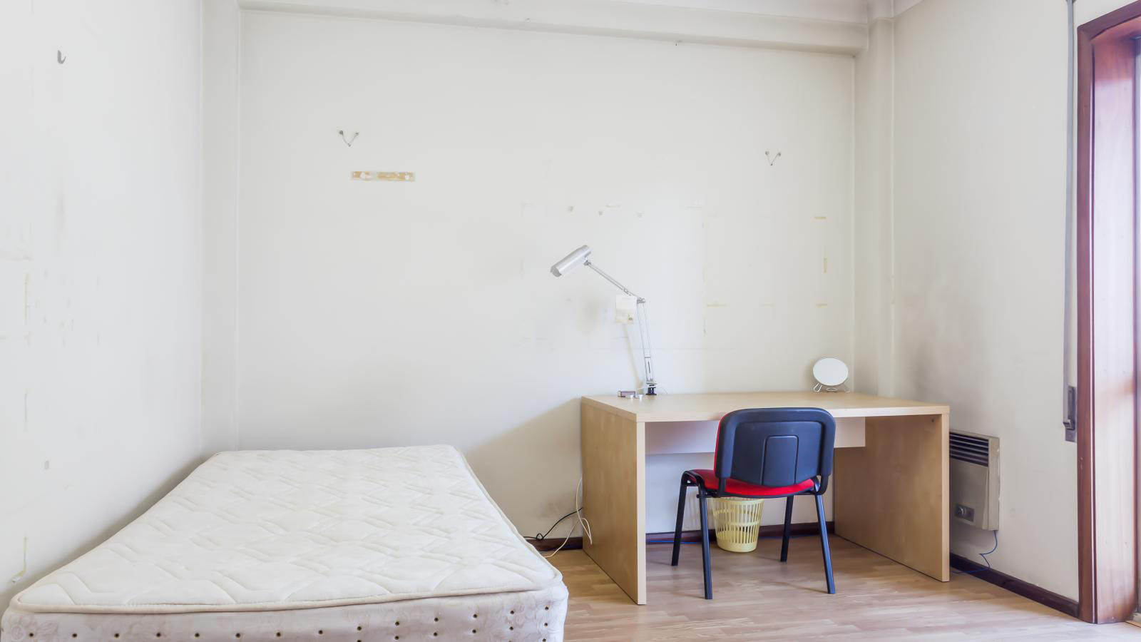Modern single Room 1 in porto – photo 1 of 12