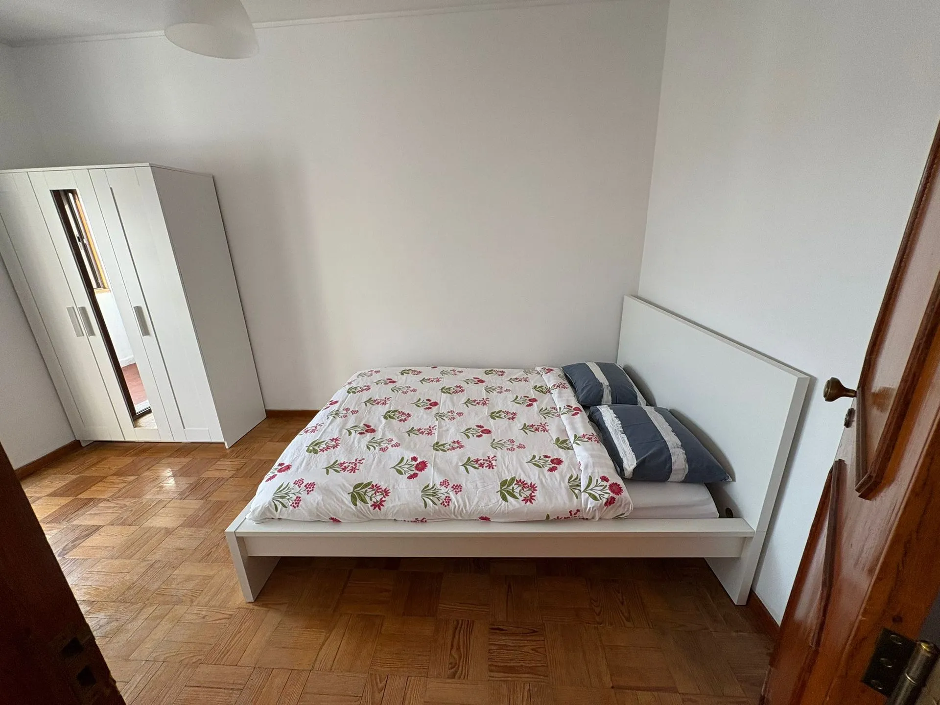 Room 2 in porto – photo 1 of 3