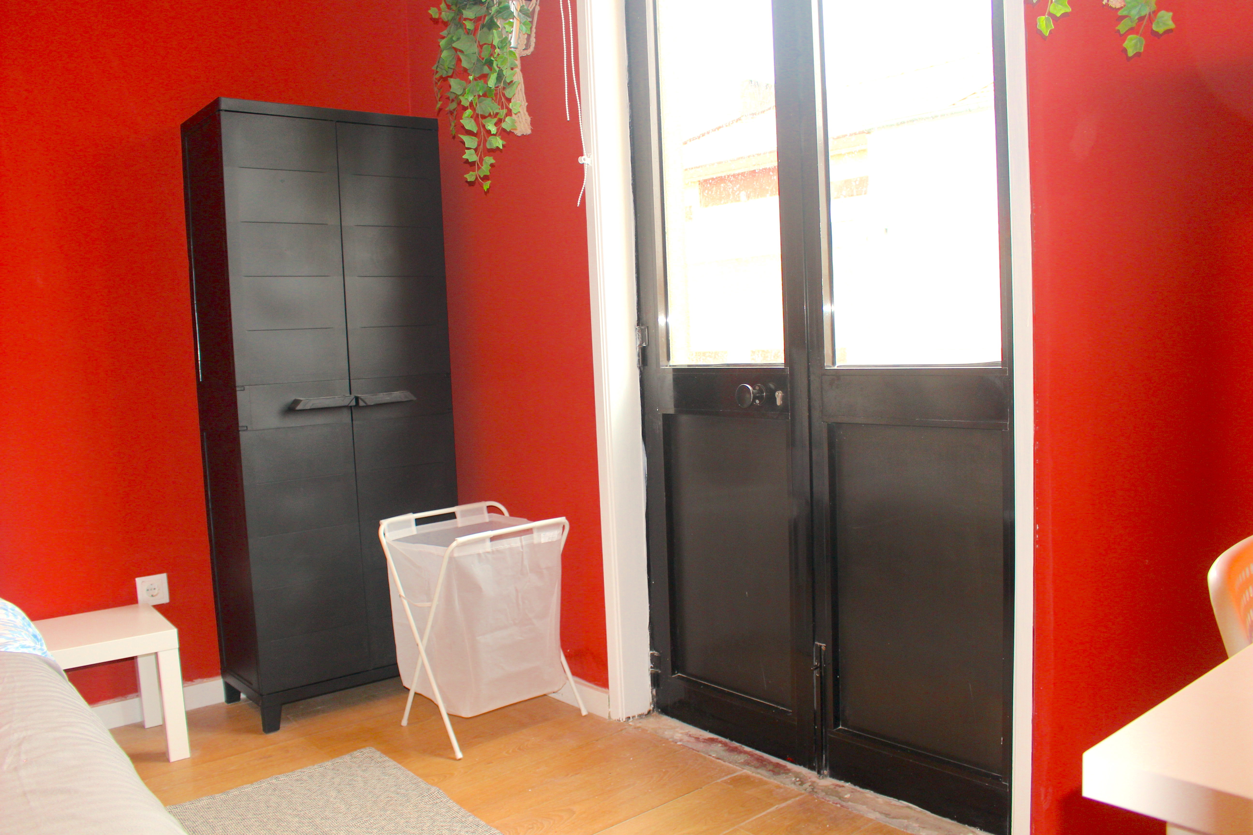Red Hot Retreat - Habitação Essencial in Paranhos, porto – photo 4 of 26