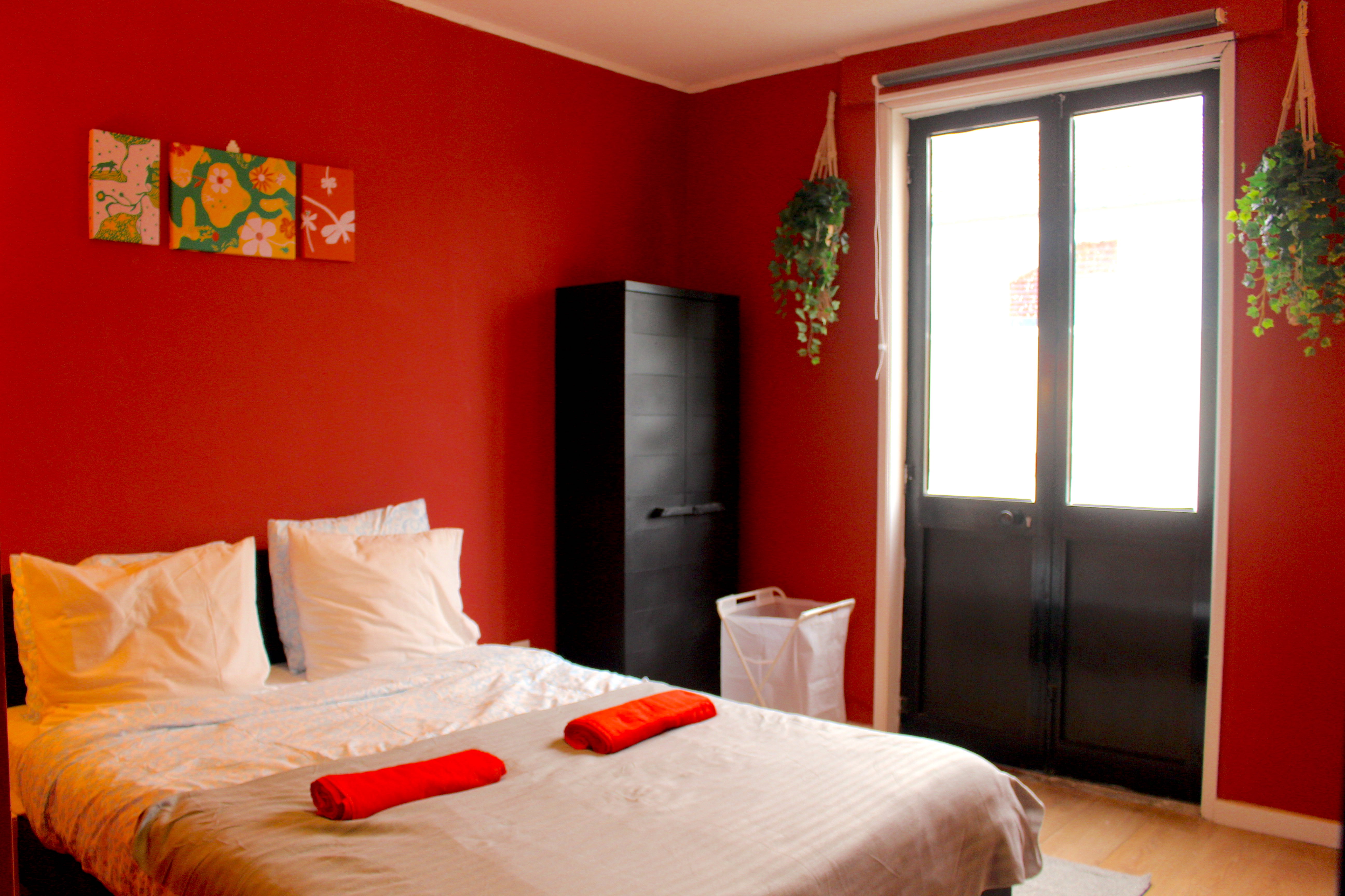 Red Hot Retreat - Habitação Essencial in Paranhos, porto – photo 2 of 26