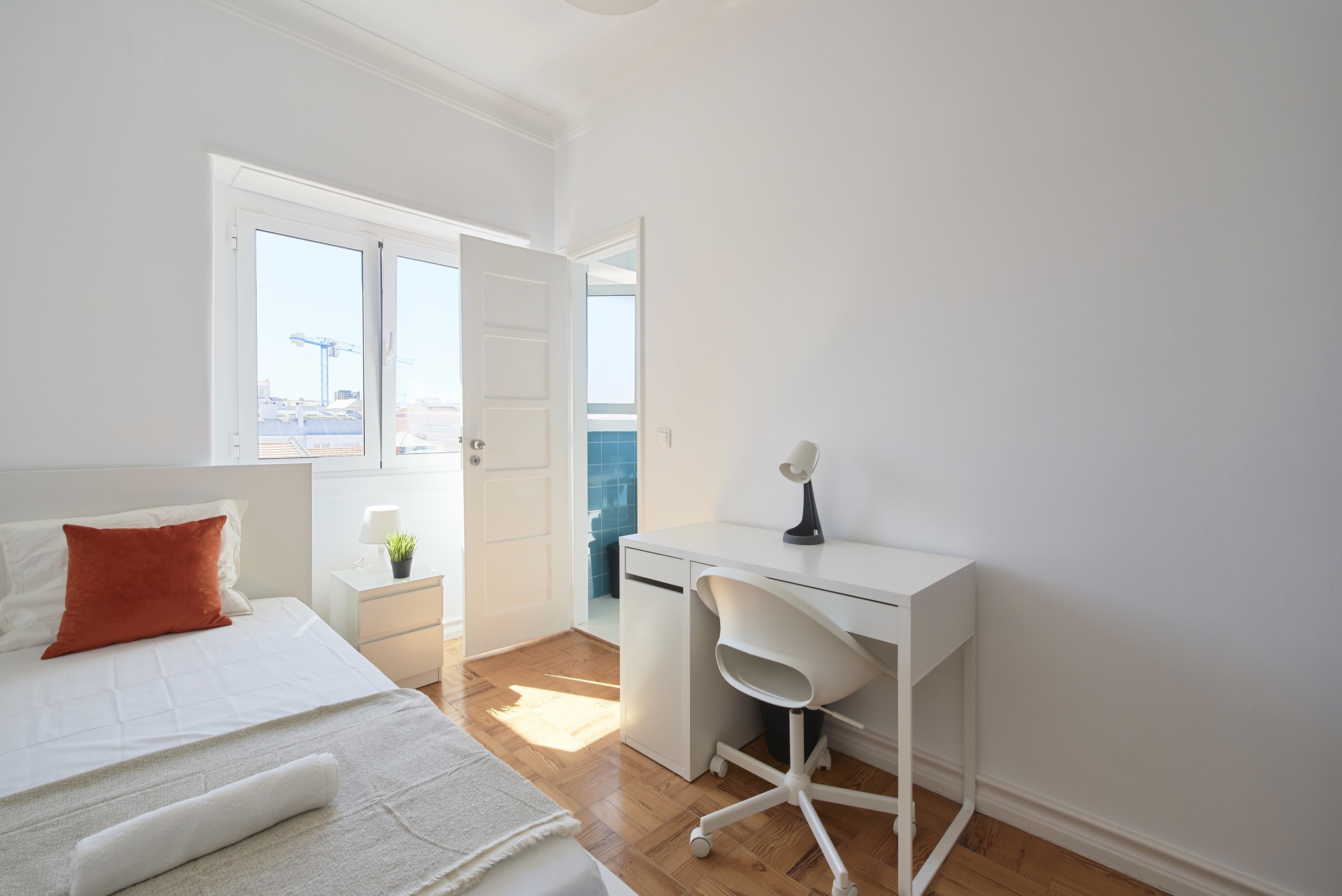 Modern Room 5 with Private Bathroom em Bairro de São Miguel, lisboa – foto 3 de 28