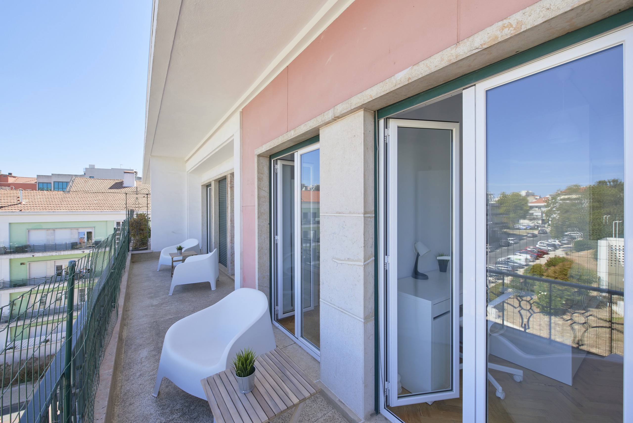 Cozy Room 4 with Natural Light em Bairro de São Miguel, lisboa – foto 5 de 27