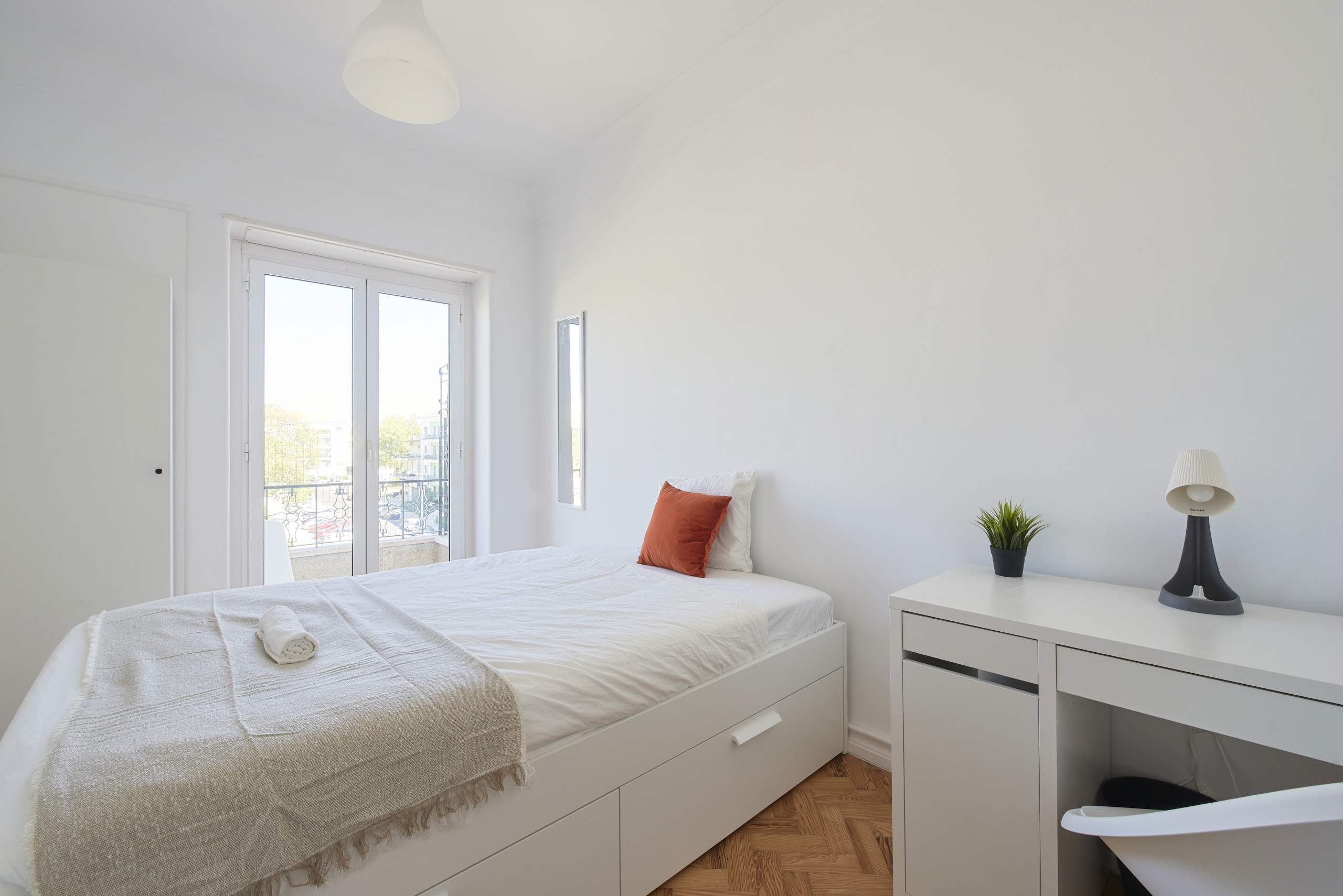 Comfortable Double Room 1 em Bairro de São Miguel, lisboa – foto 2 de 27
