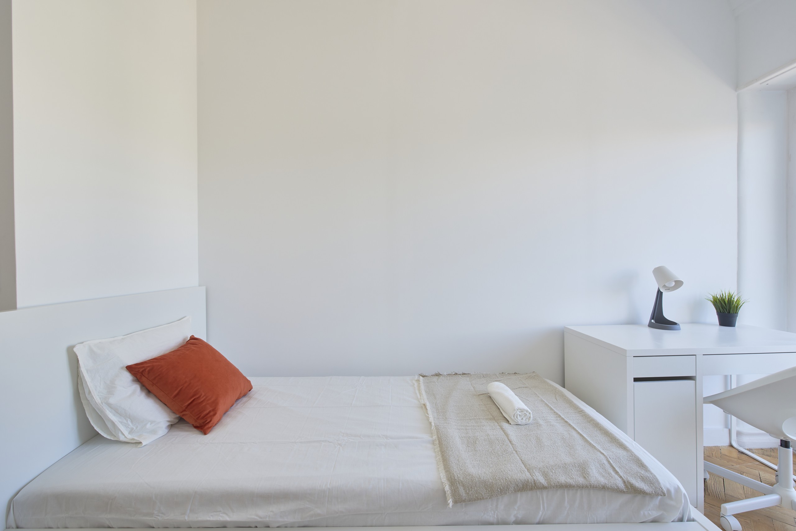 Sunny Single Furnished Room 3 em lisboa – foto 1 de 5