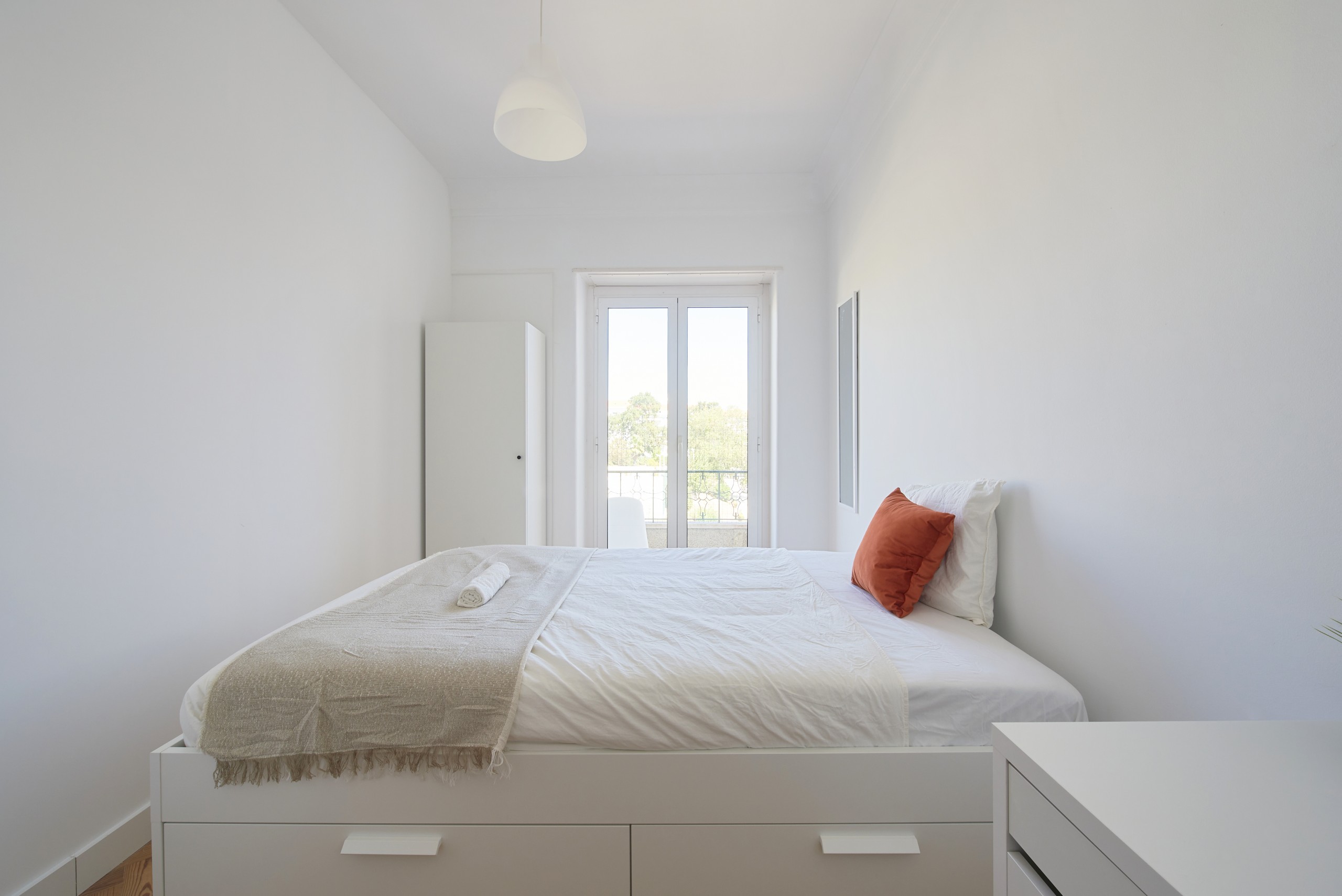 Comfortable Double Room 1 em Bairro de São Miguel, lisboa – foto 4 de 27