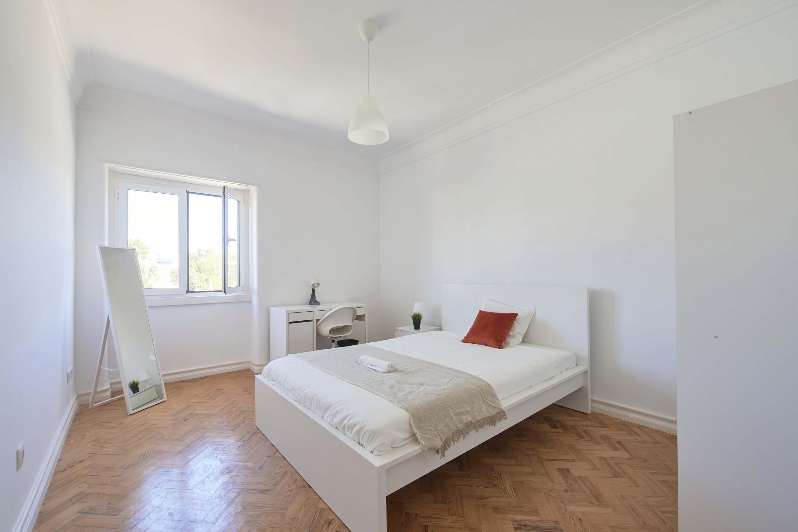 Equipped Double Room 6 em Bairro de São Miguel, lisboa – foto 5 de 25