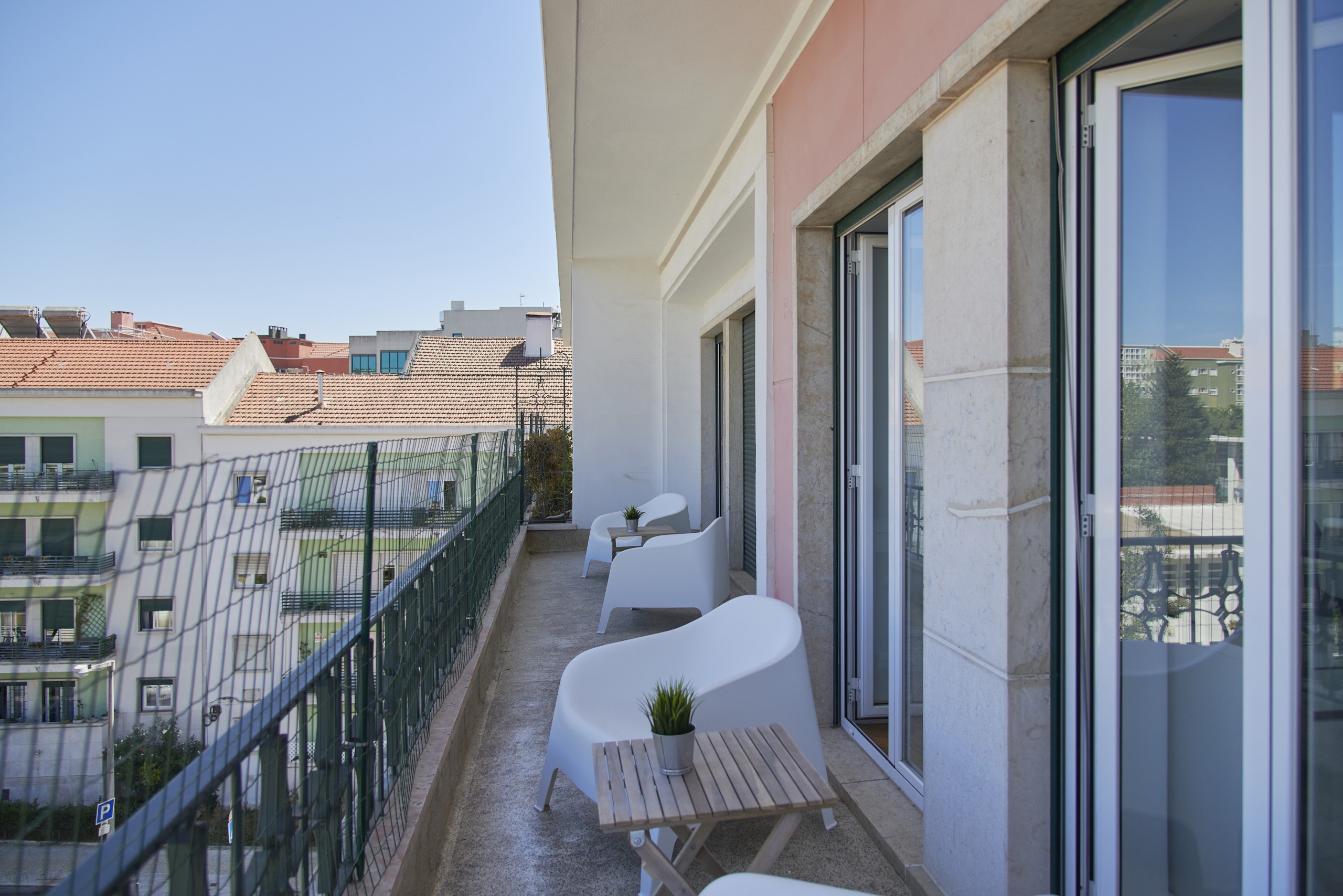 Sunny Single Furnished Room 3 em Bairro de São Miguel, lisboa – foto 5 de 25
