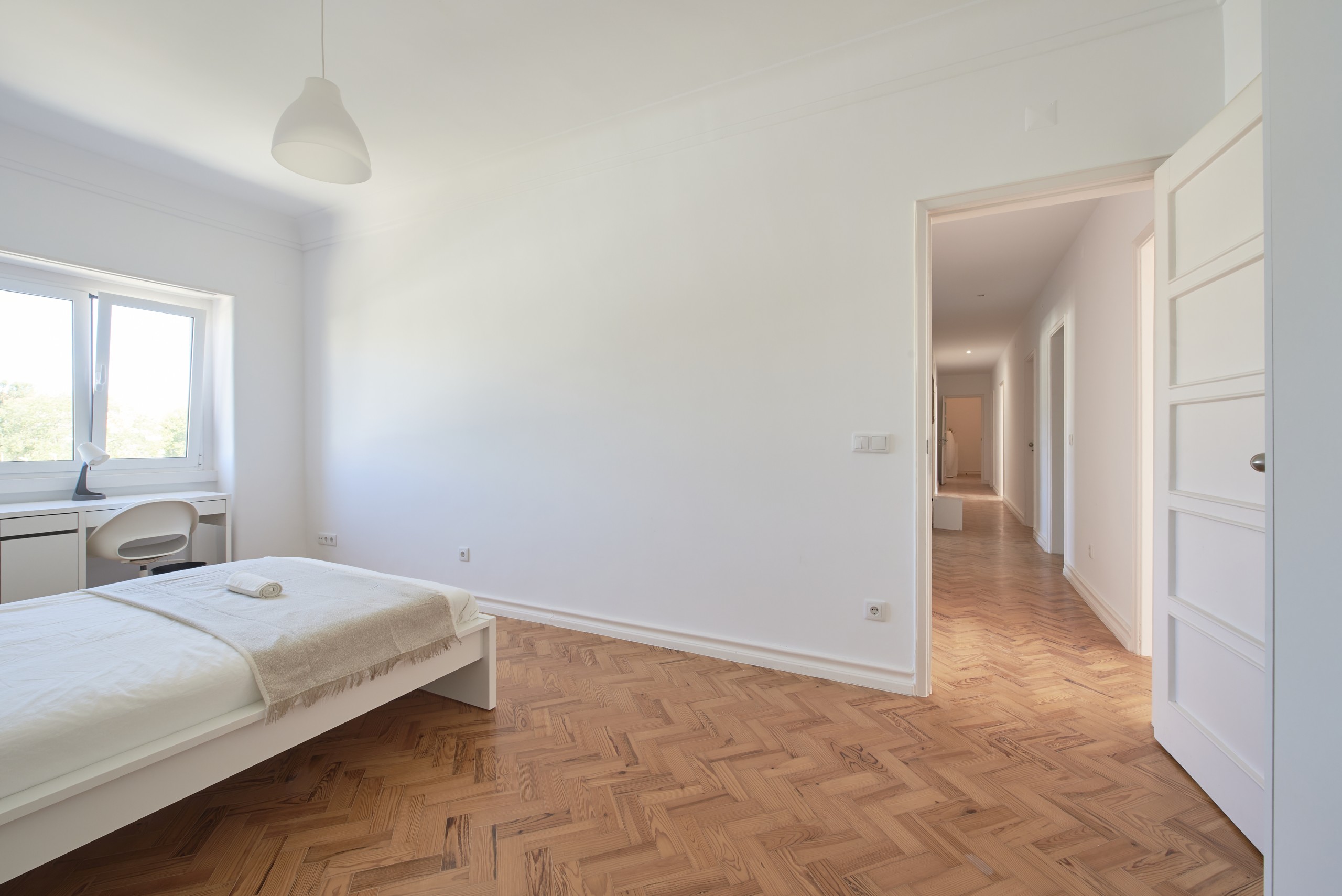 Student Single Room 8, Furnished & Lit em Bairro de São Miguel, lisboa – foto 4 de 26