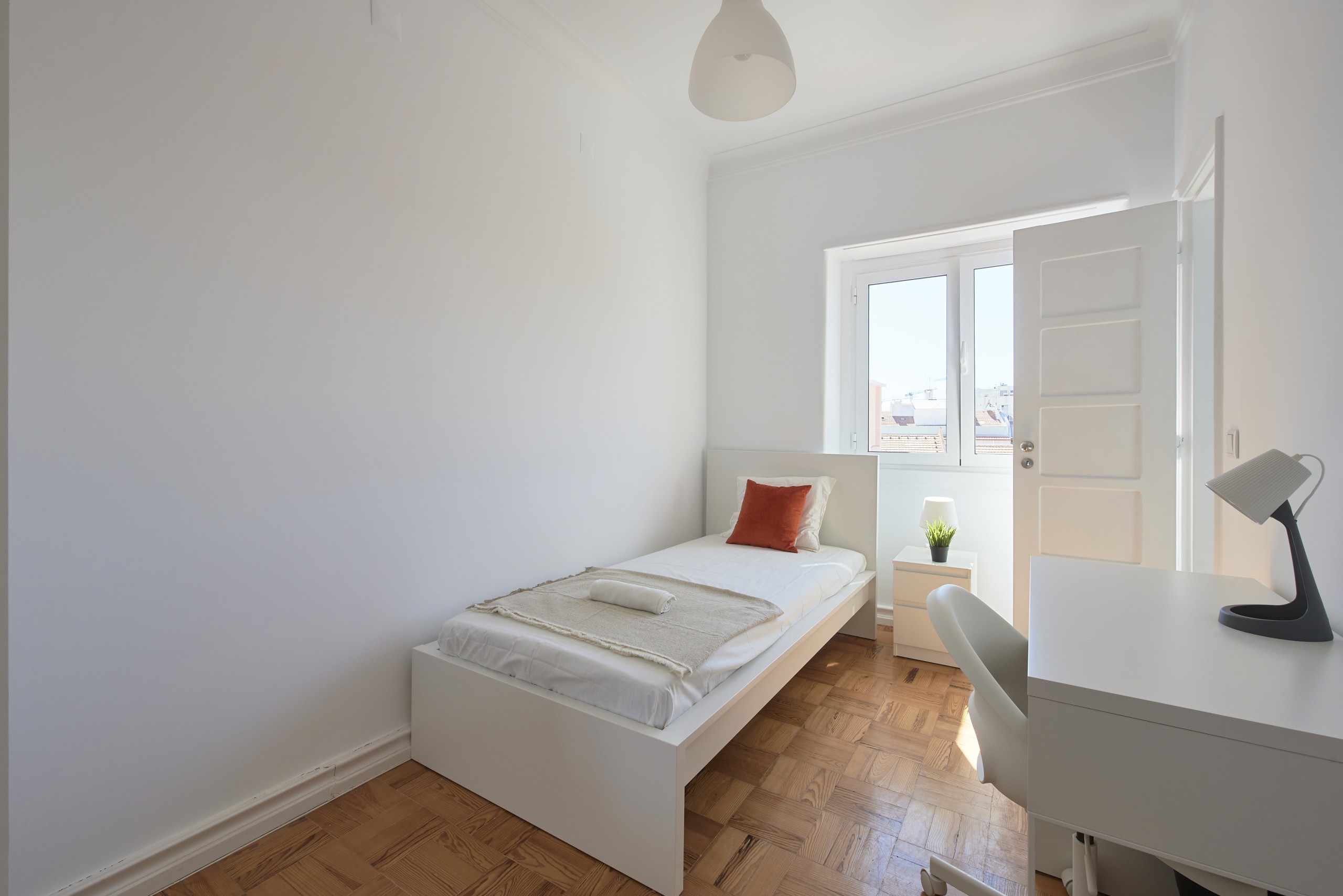 Modern Room 5 with Private Bathroom em Bairro de São Miguel, lisboa – foto 2 de 28