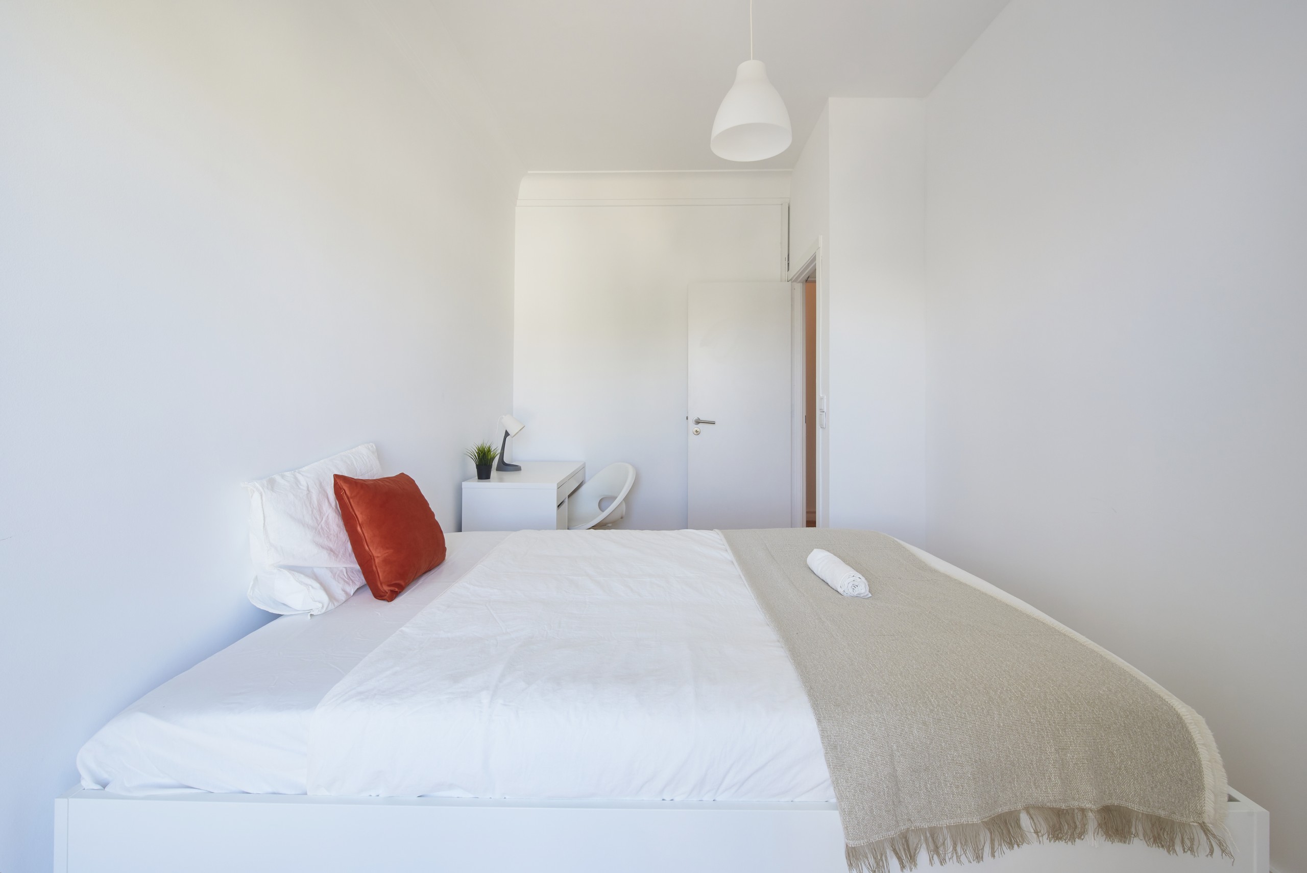 Comfortable Double Room 1 em Bairro de São Miguel, lisboa – foto 3 de 27