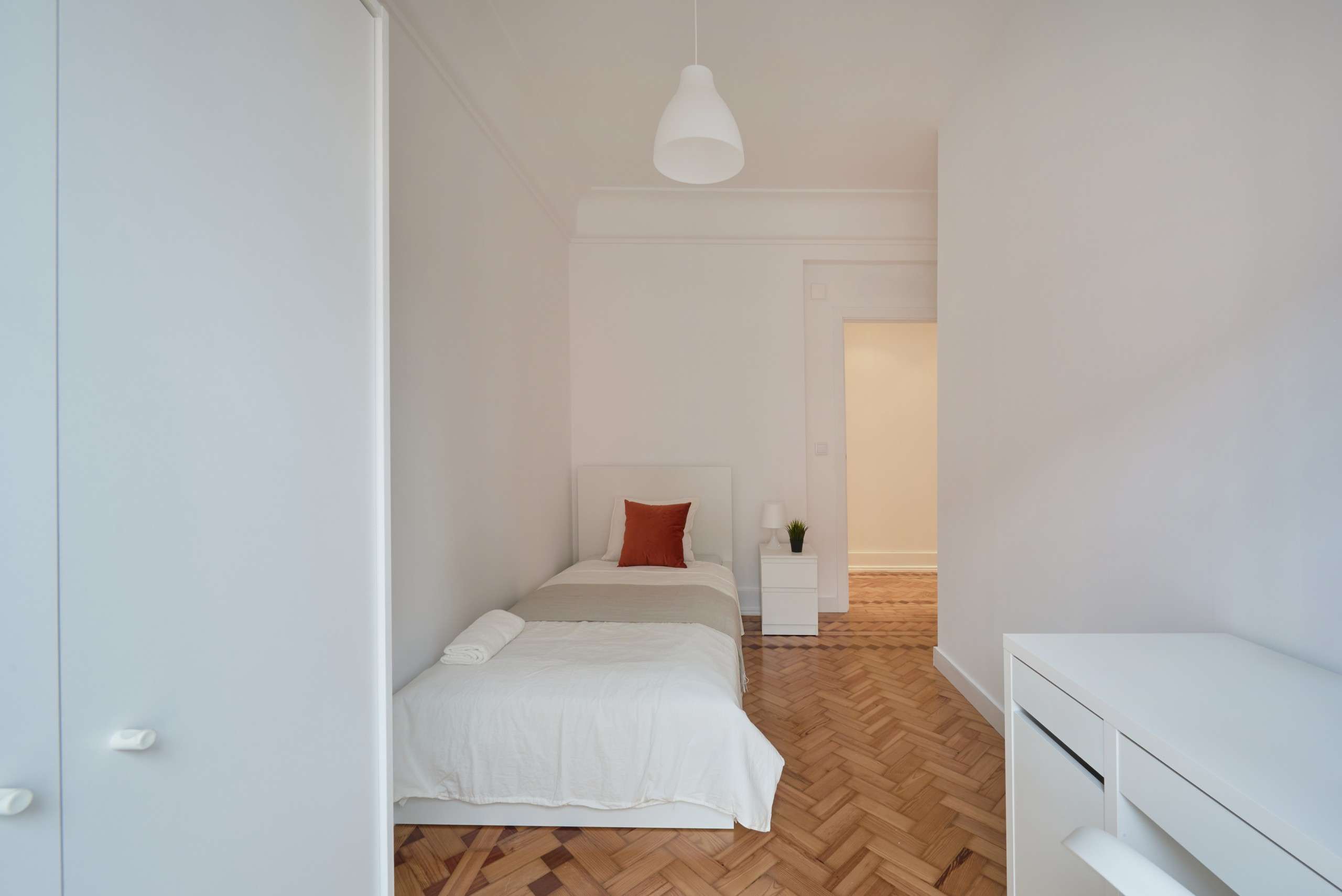 Well-lit Room 3 for Study & Rest em Campo de Ourique, lisboa – foto 2 de 19