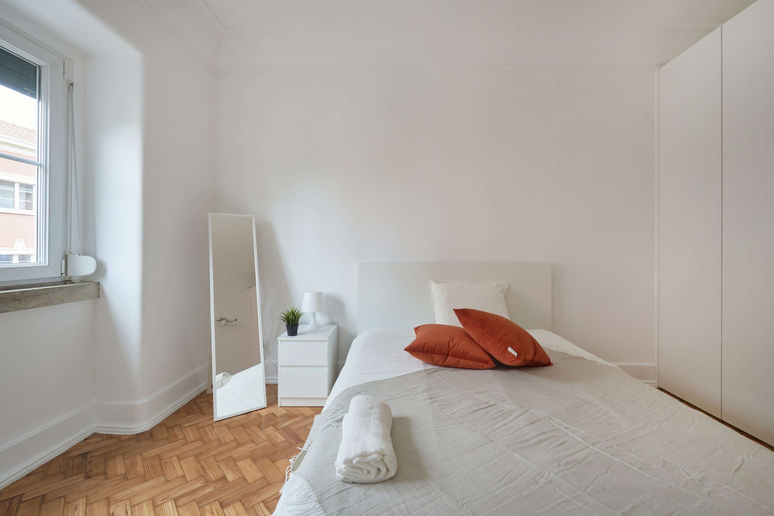 Comfortable Double Room 4 & Wardrobe em Campo de Ourique, lisboa – foto 2 de 20
