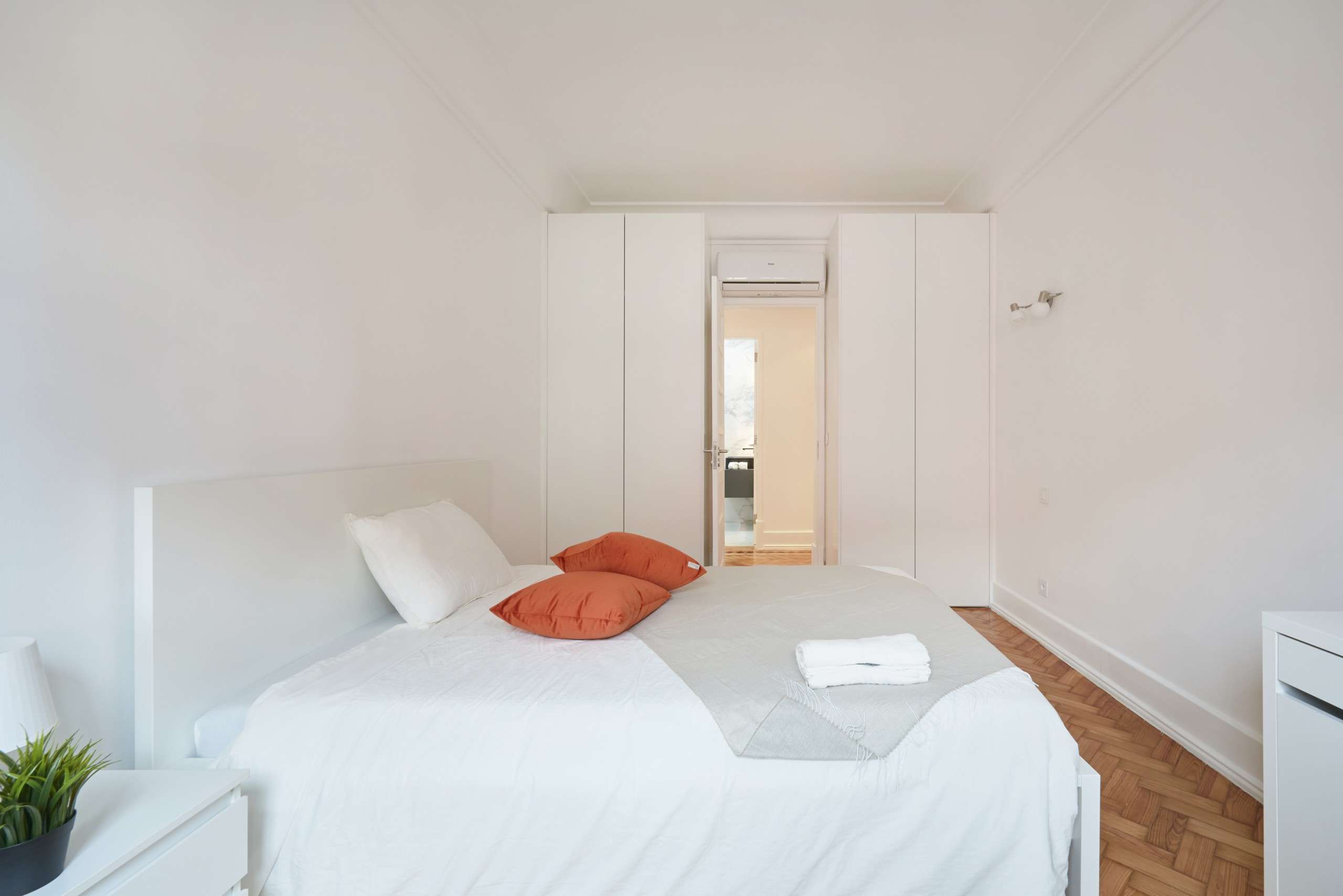 Comfortable Double Room 4 & Wardrobe em lisboa – foto 1 de 4