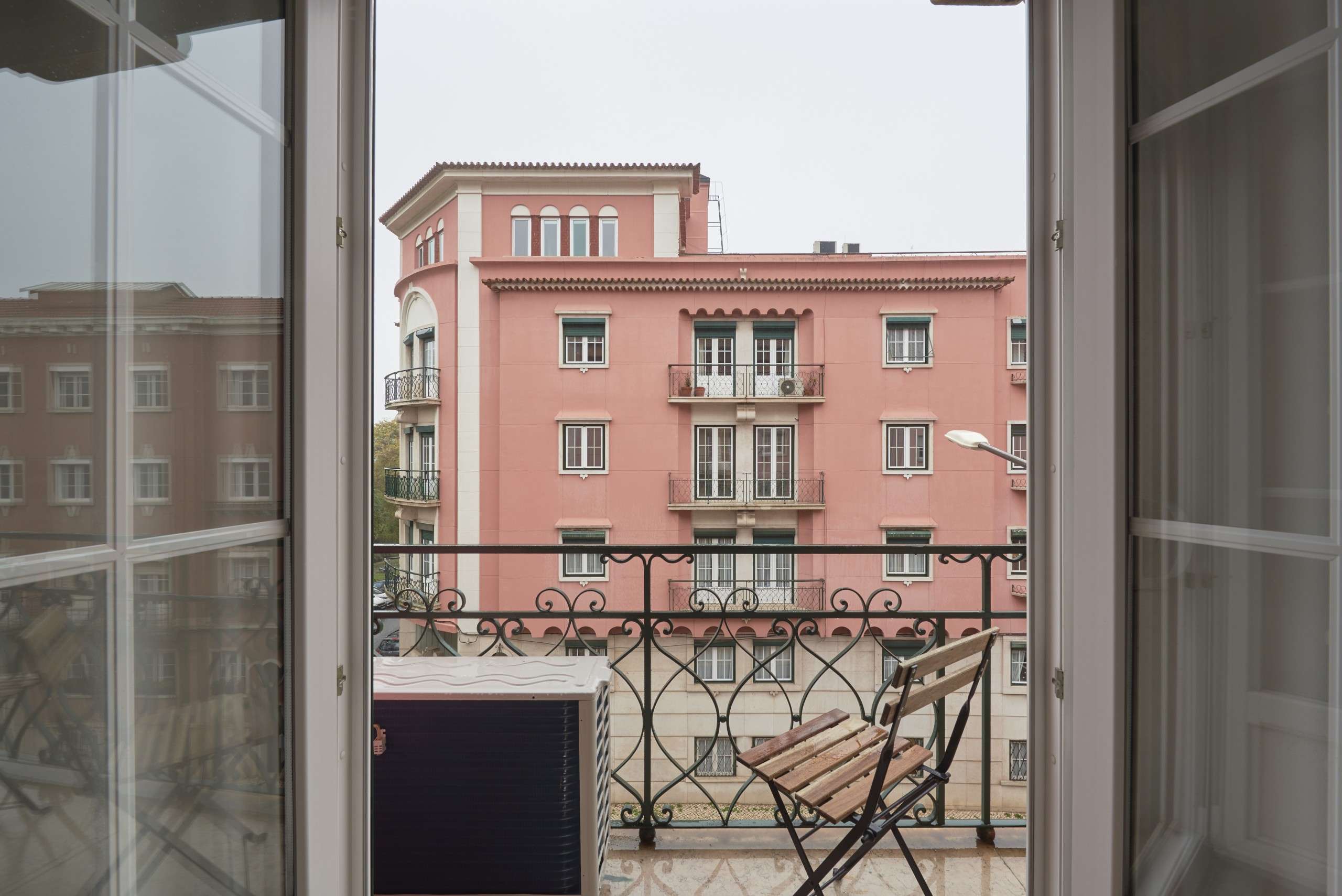 Practical Single Room 2 & Workspace em lisboa – foto 1 de 4