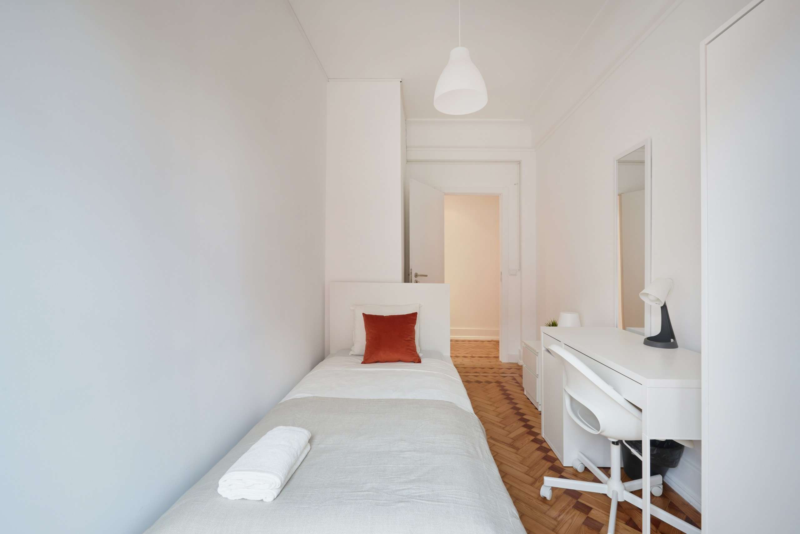 Practical Single Room 2 & Workspace em Campo de Ourique, lisboa – foto 4 de 20
