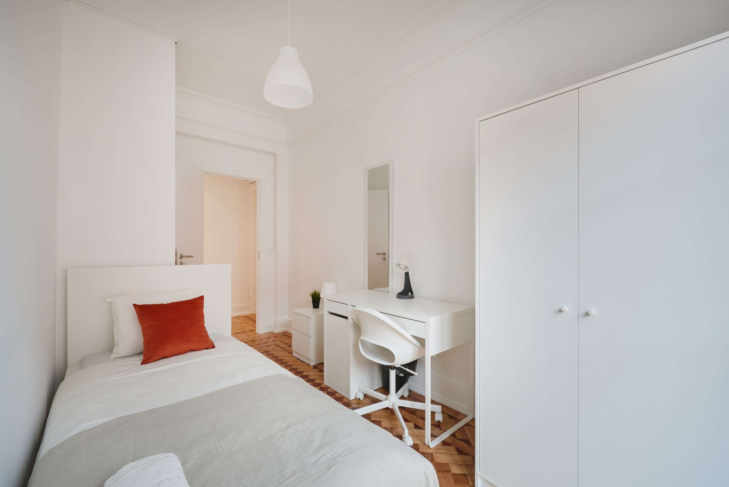 Practical Single Room 2 & Workspace em Campo de Ourique, lisboa – foto 2 de 20