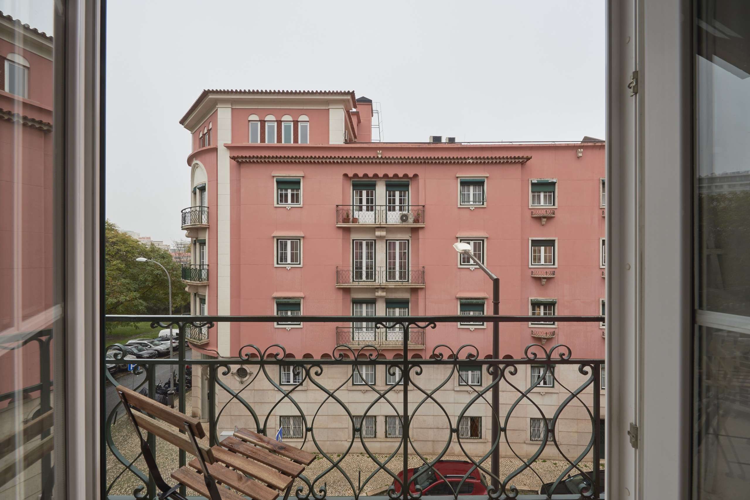 Well-lit Room 3 for Study & Rest em Campo de Ourique, lisboa – foto 3 de 19