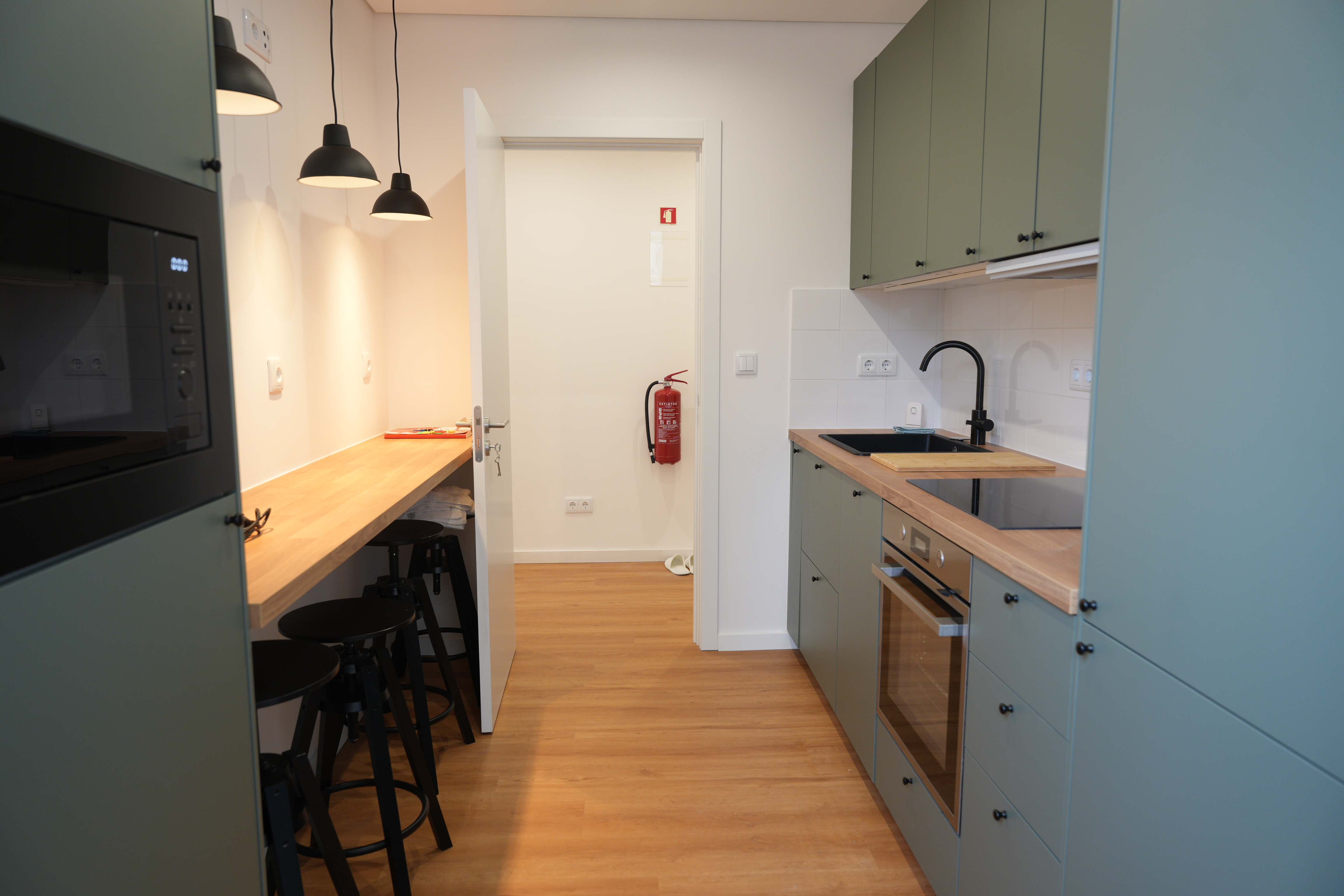Comfortable Student Bedroom with Workspace & High-Speed Wi-Fi in Mafamude, porto – photo 3 of 9