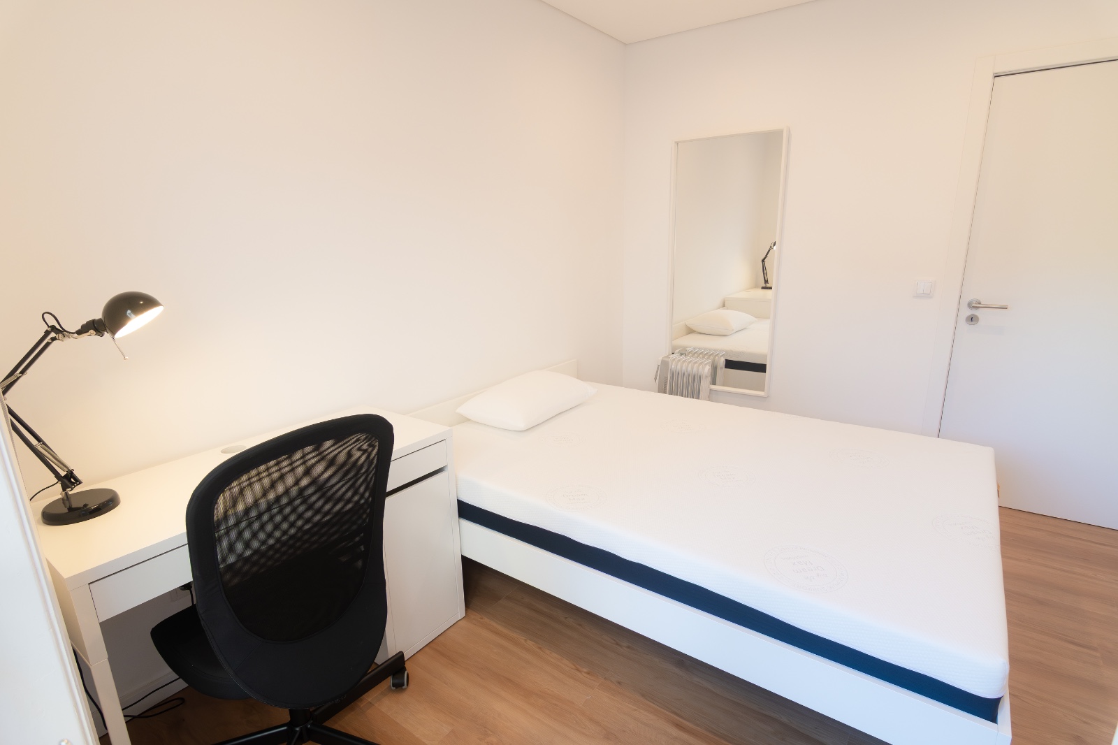 Premium Room with Balcony – Fully Equipped in Mafamude, porto – photo 5 of 12