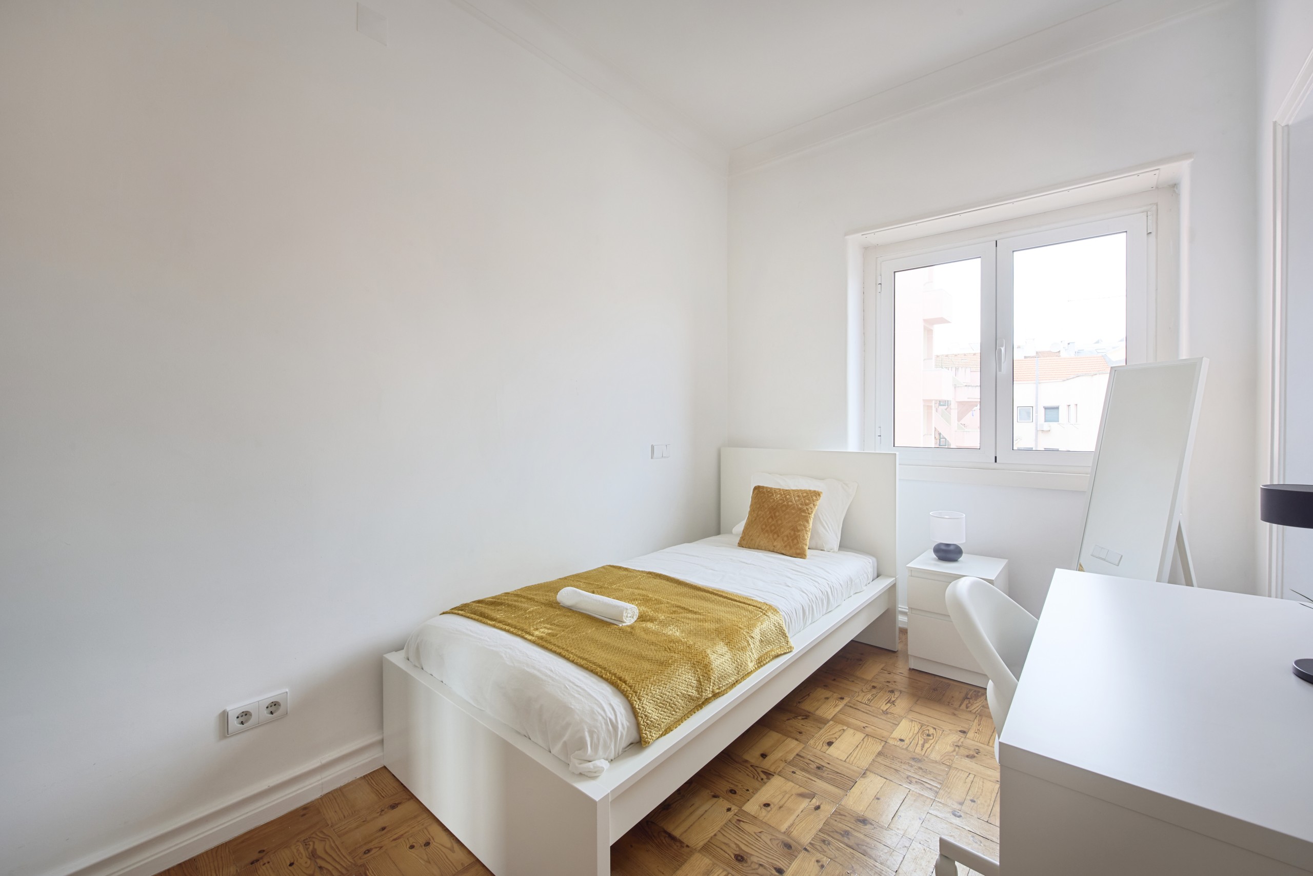 Cozy Single Room 5 with Private Bath em Bairro de São Miguel, lisboa – foto 2 de 24
