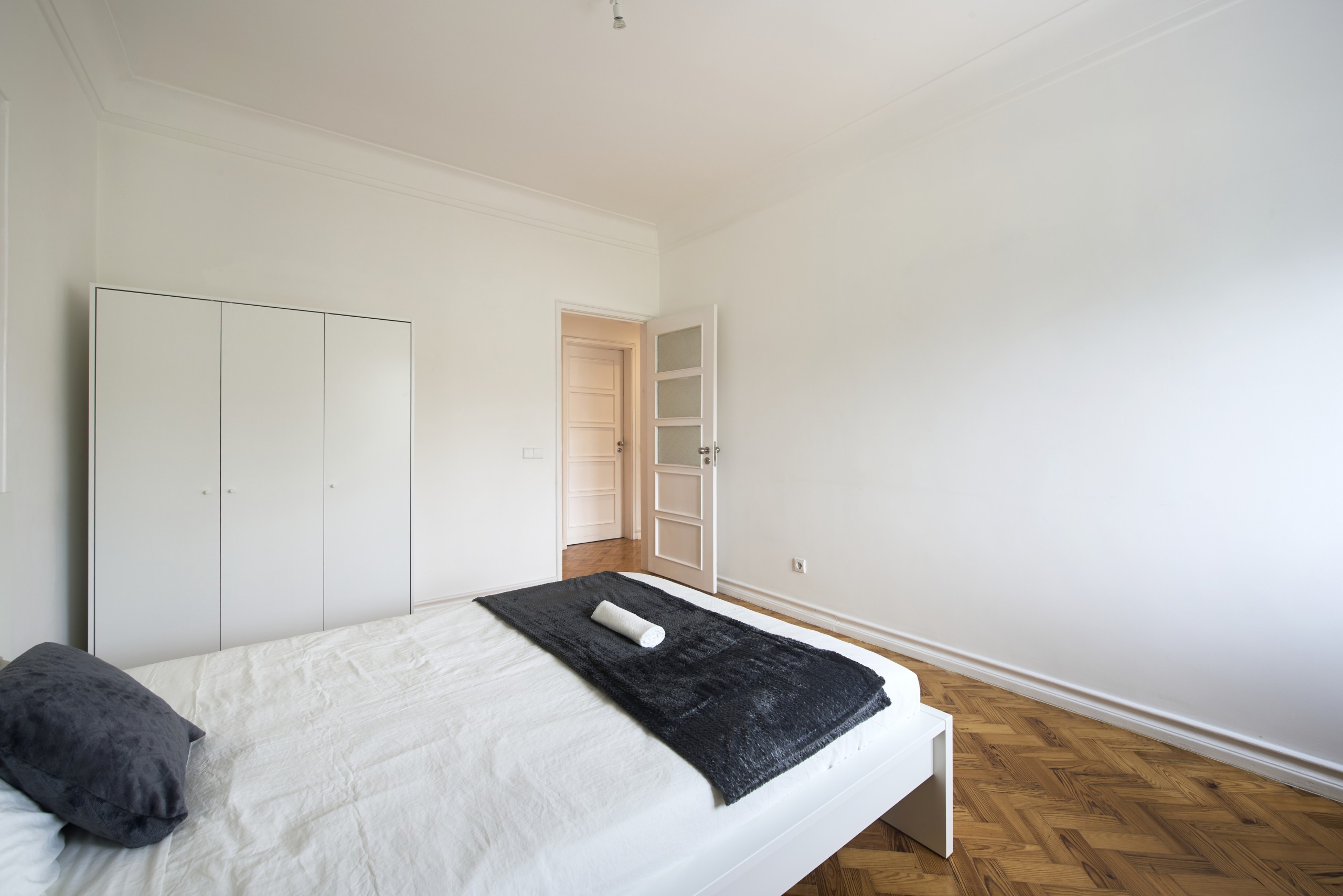 Comfortable Double Room 6 & Bright Workspace em Bairro de São Miguel, lisboa – foto 5 de 23