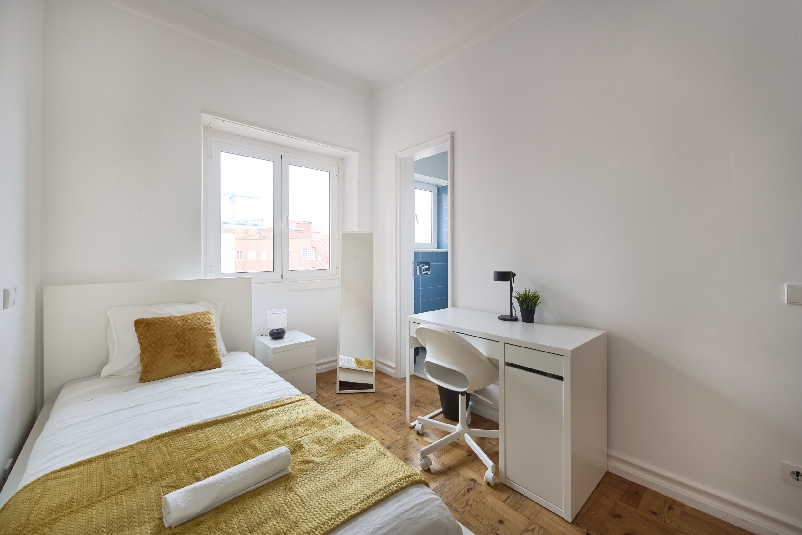 Cozy Single Room 5 with Private Bath em Bairro de São Miguel, lisboa – foto 3 de 24