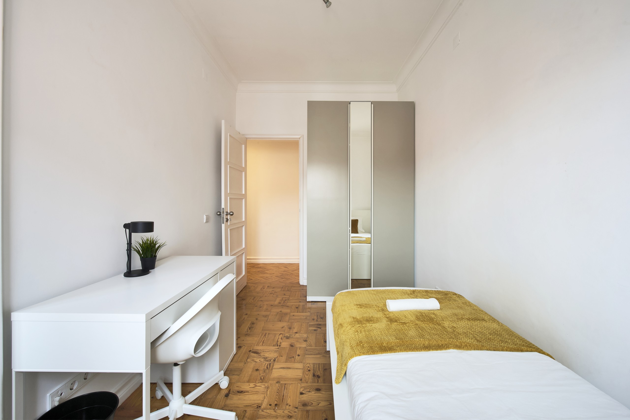 Cozy Single Room 5 with Private Bath em Bairro de São Miguel, lisboa – foto 4 de 24