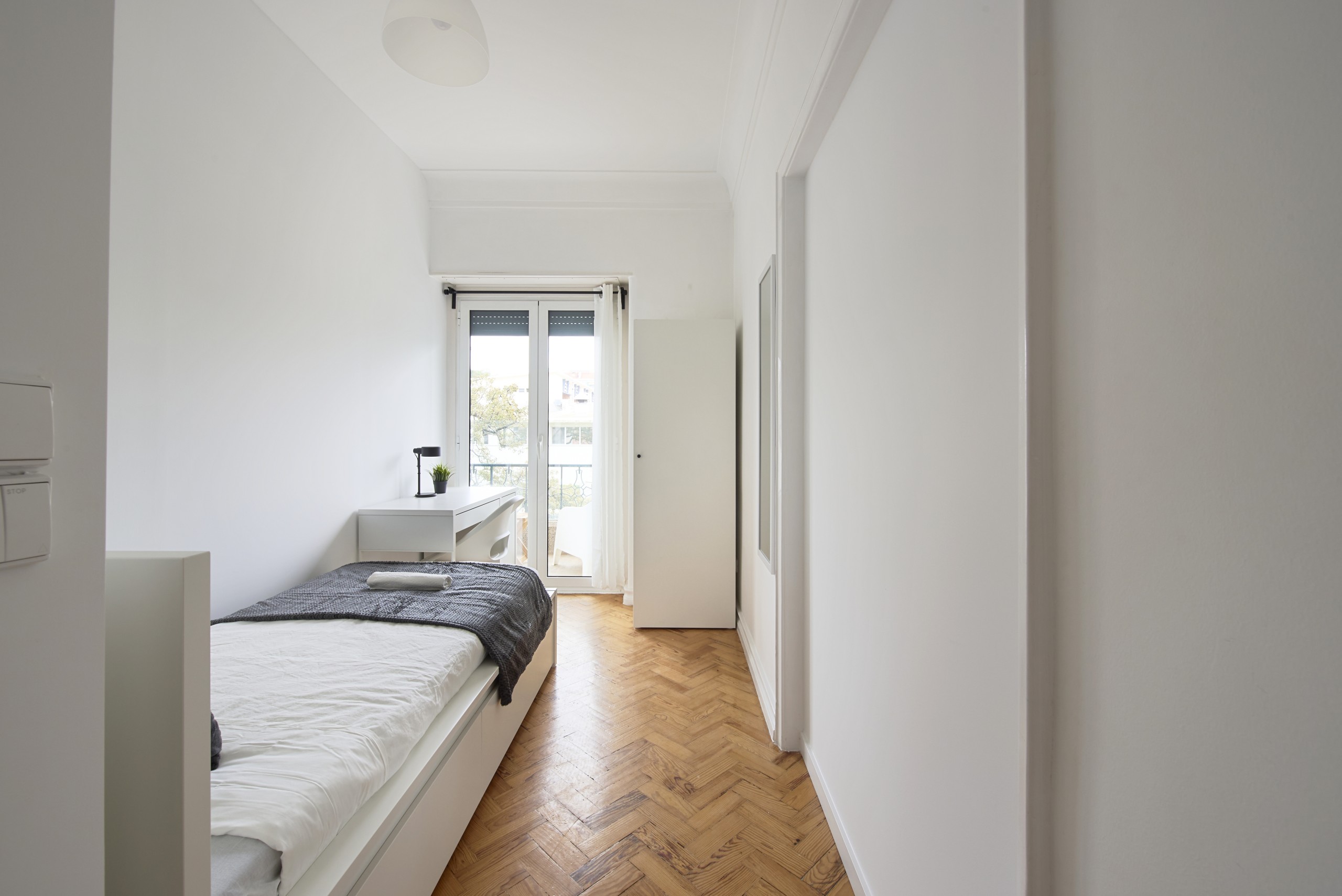 Sunlit Room 3 with Desk & Window em lisboa – foto 1 de 8