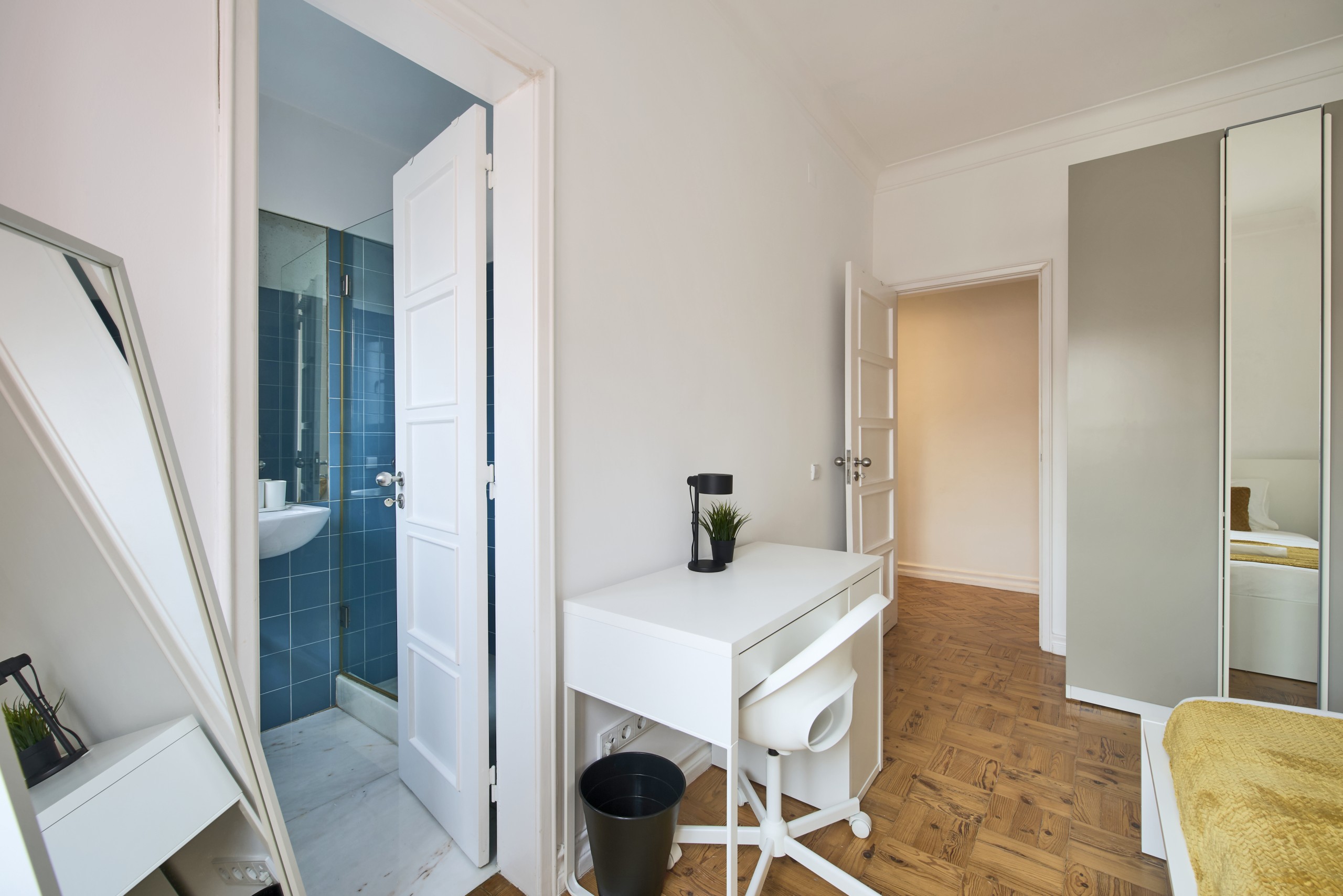 Cozy Single Room 5 with Private Bath em Bairro de São Miguel, lisboa – foto 5 de 24