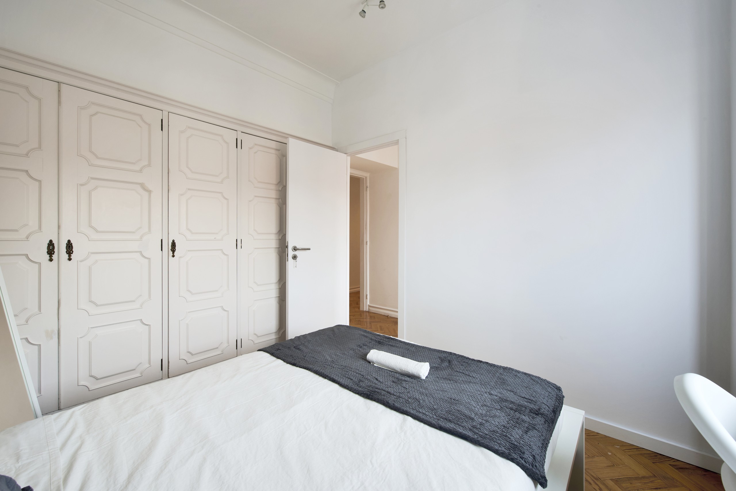 Well-Lit Double Room 9 & Desk em lisboa – foto 1 de 9