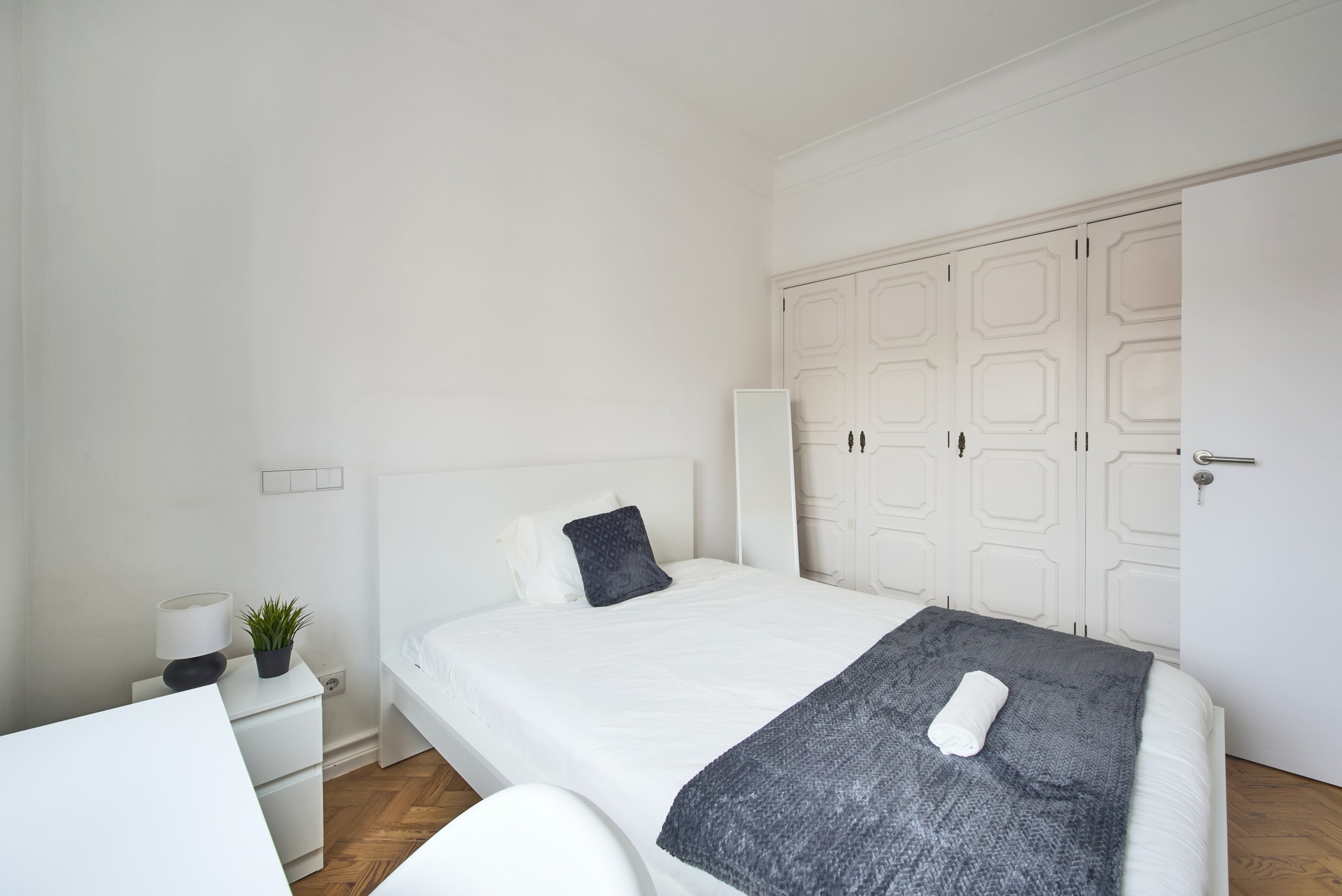 Well-Lit Double Room 9 & Desk em Bairro de São Miguel, lisboa – foto 3 de 25