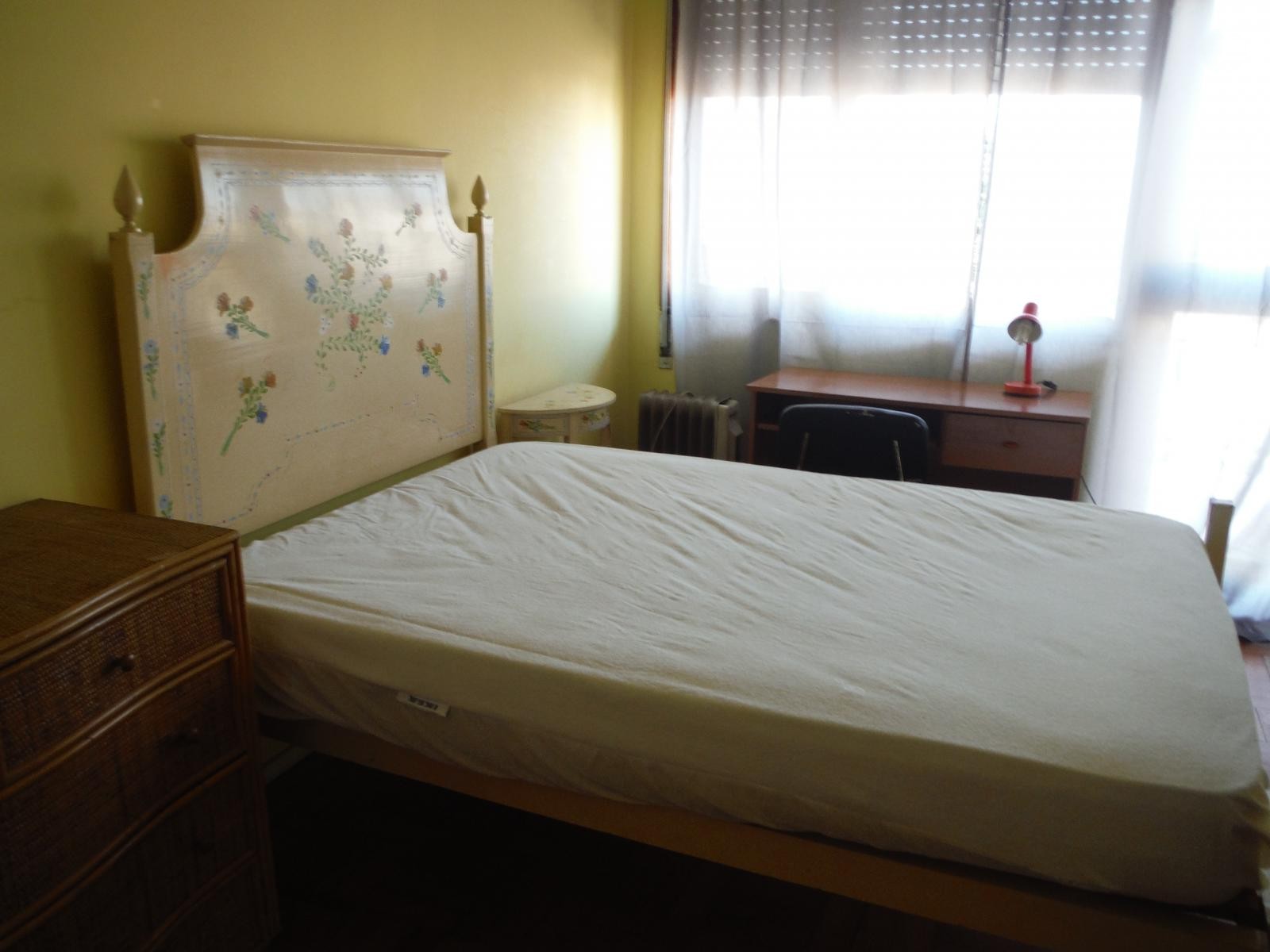 Charming single Room 3 in porto – photo 1 of 3