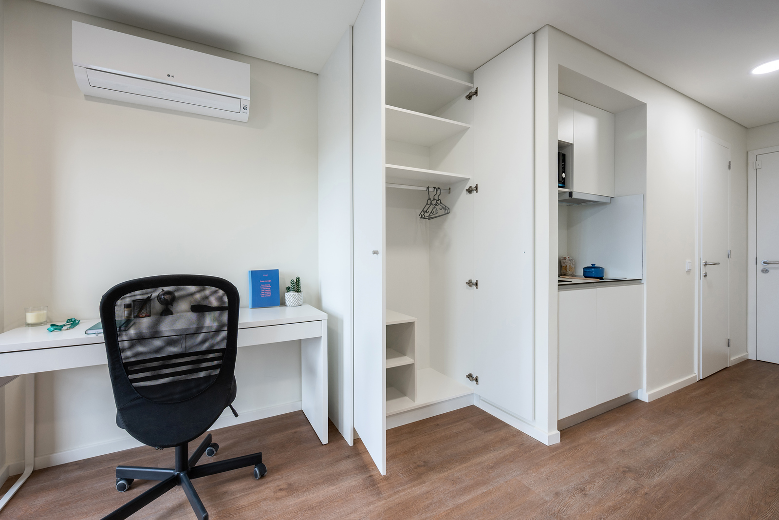 Deluxe Studio Apartment - 12-Month Minimum Stay in Areeiro, lisboa – photo 4 of 28