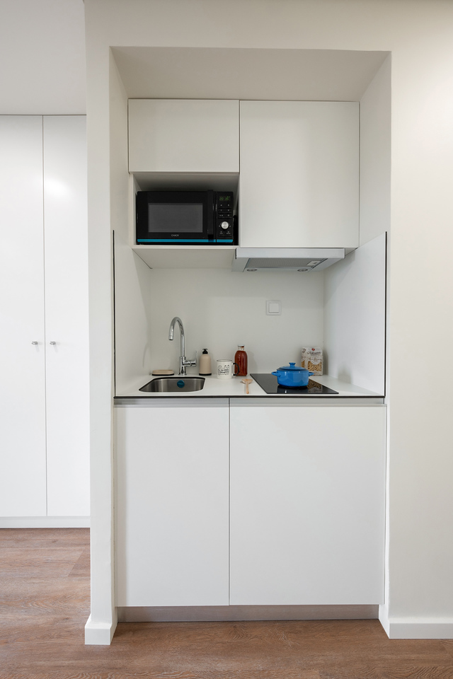 Deluxe Studio Apartment – 6-Month Minimum Stay in Areeiro, lisboa – photo 2 of 28