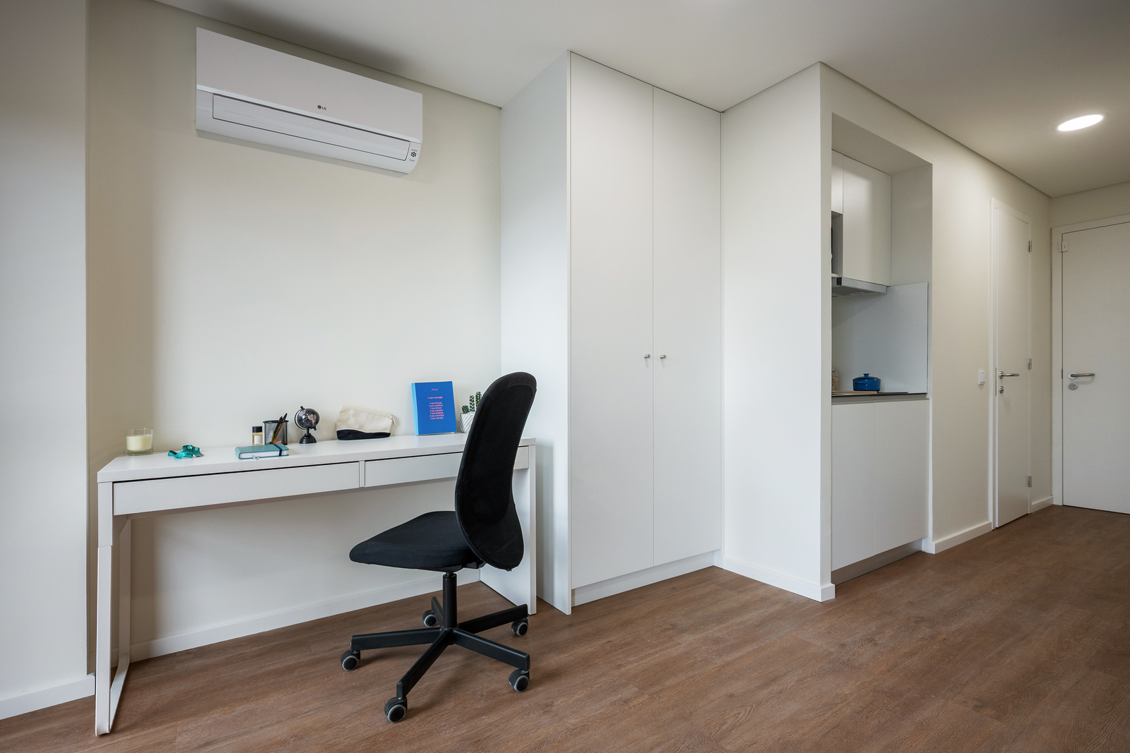 Deluxe Studio Apartment - 12-Month Minimum Stay in lisboa – photo 1 of 14