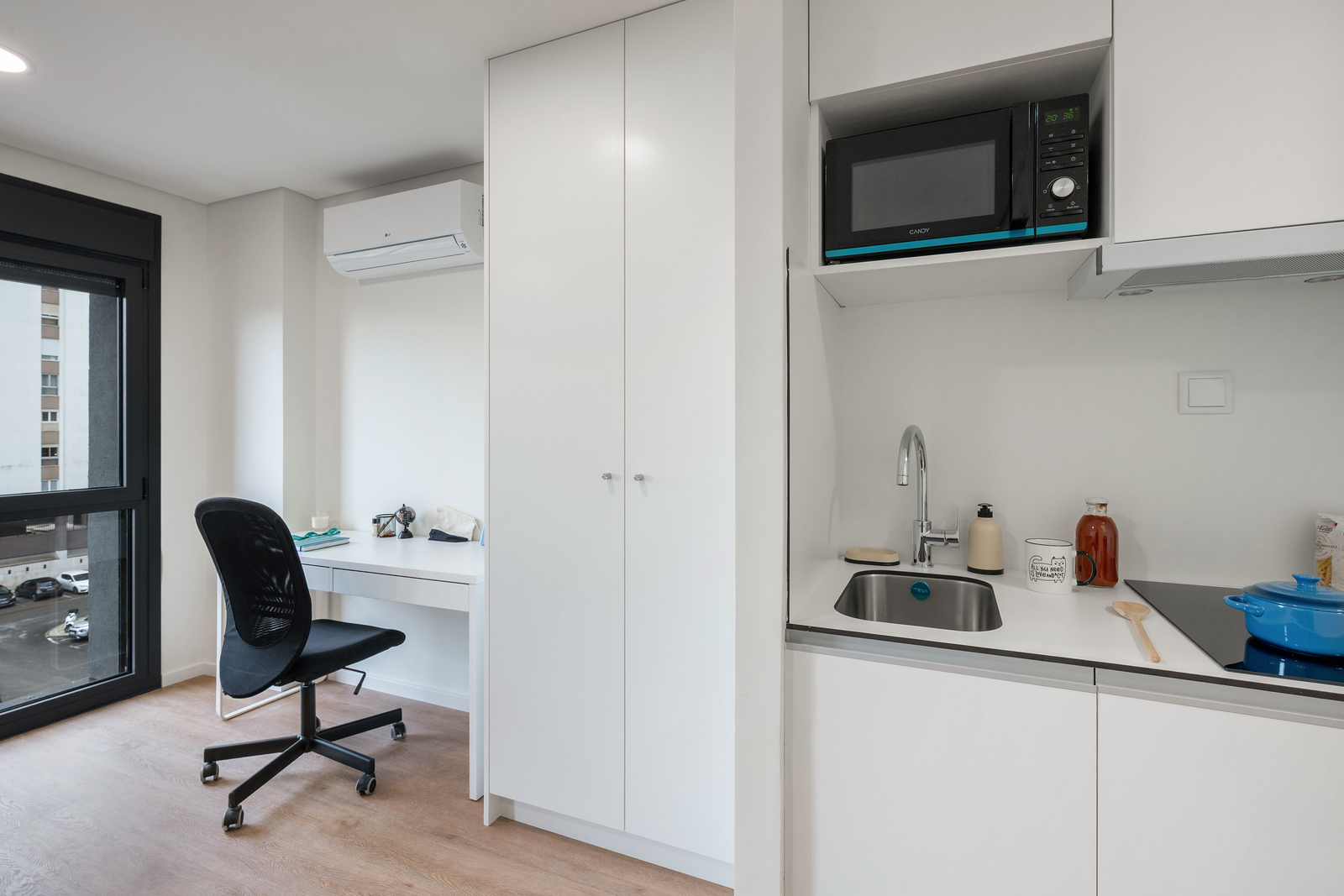 Deluxe Studio Apartment – 6-Month Minimum Stay in Areeiro, lisboa – photo 4 of 28