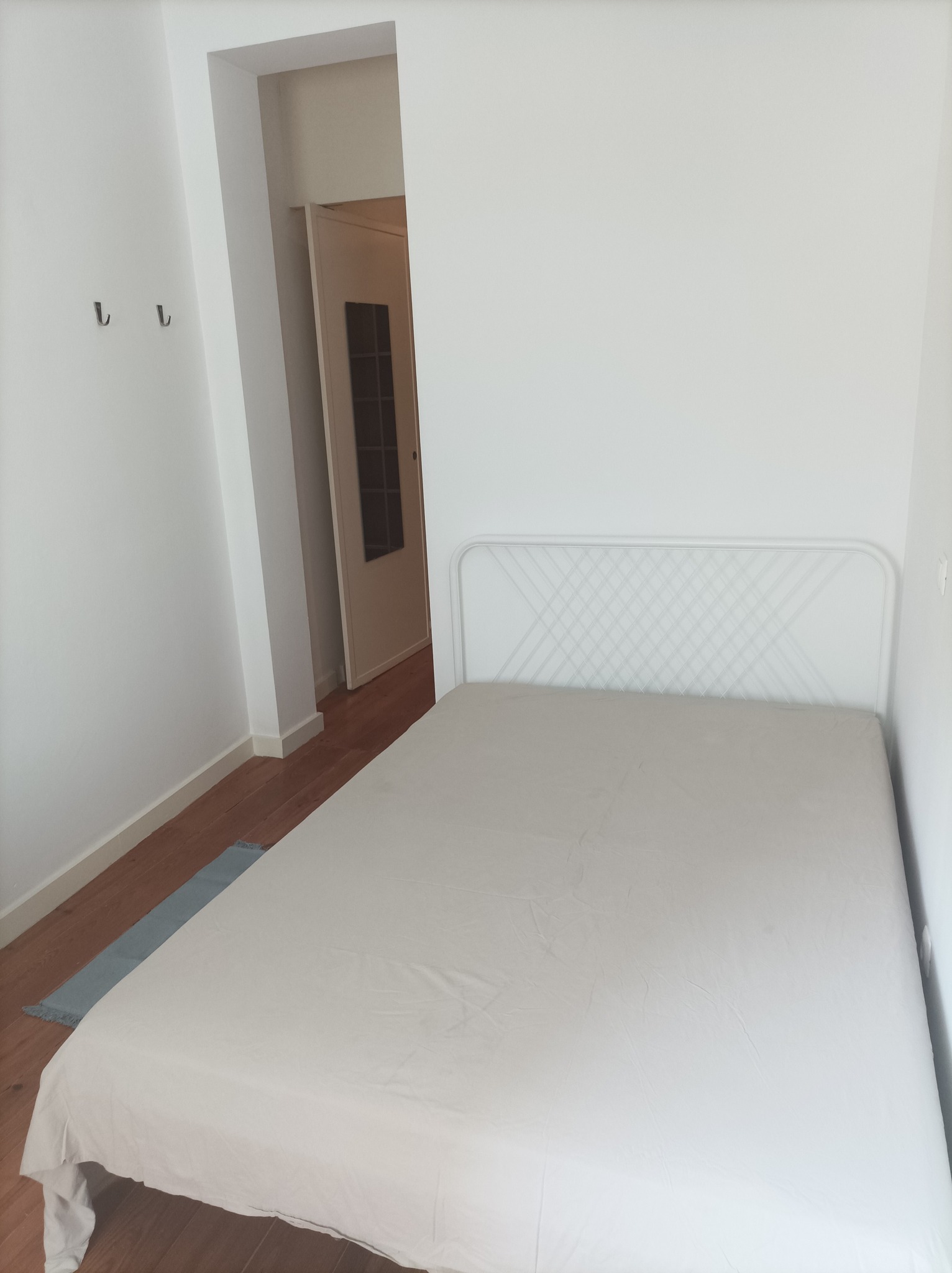 Bright Riverside Double Room 2 with Desk & Terrace Access in São Jorge de Arroios, lisboa – photo 5 of 24
