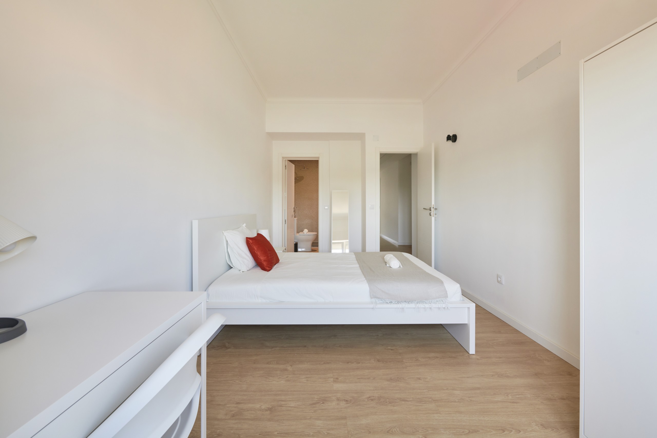 Comfortable Room 5 for Professionals in lisboa – photo 1 of 6