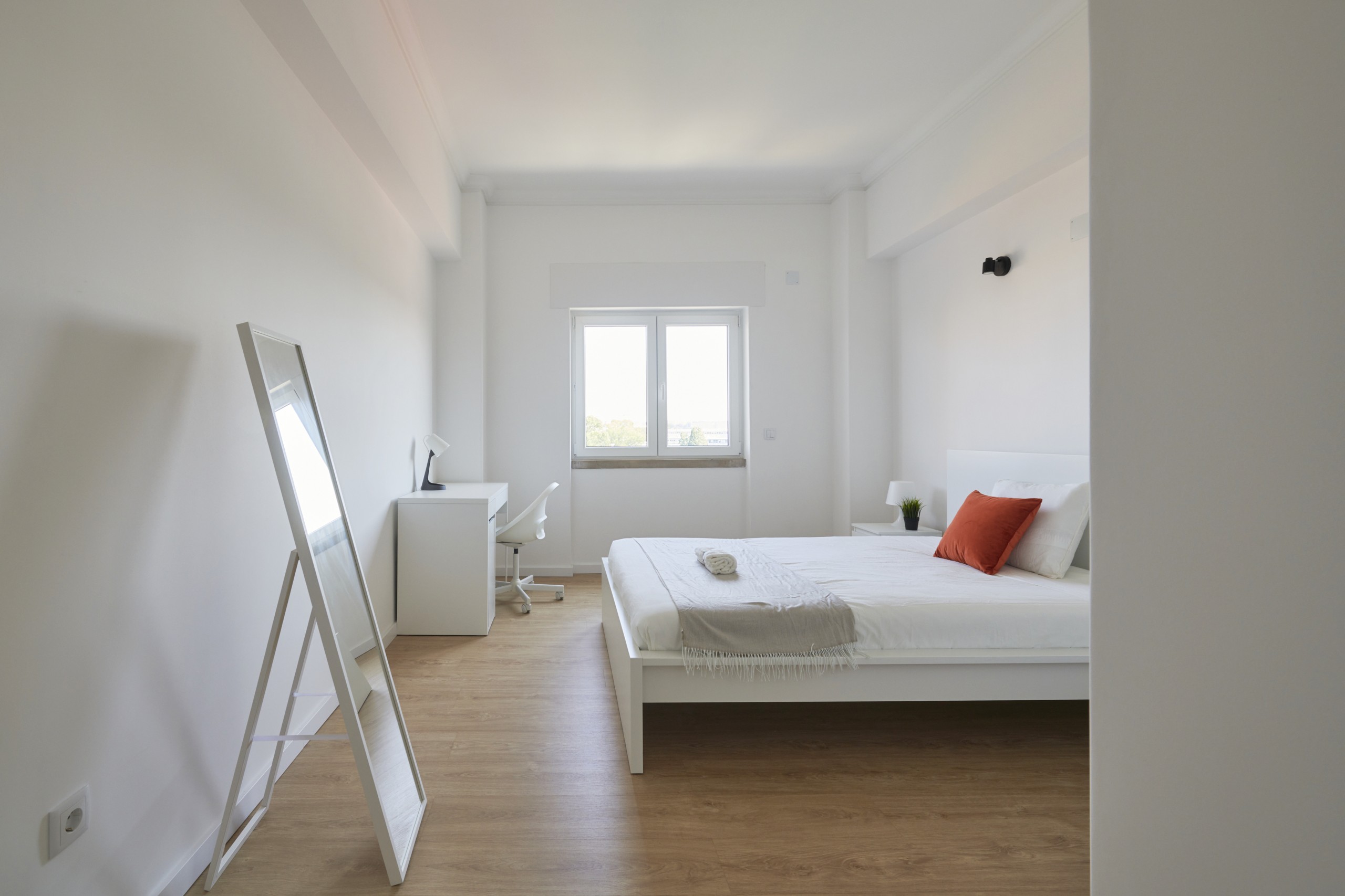 Equipped Double Room 4 for Study in Lumiar, lisboa – photo 3 of 15