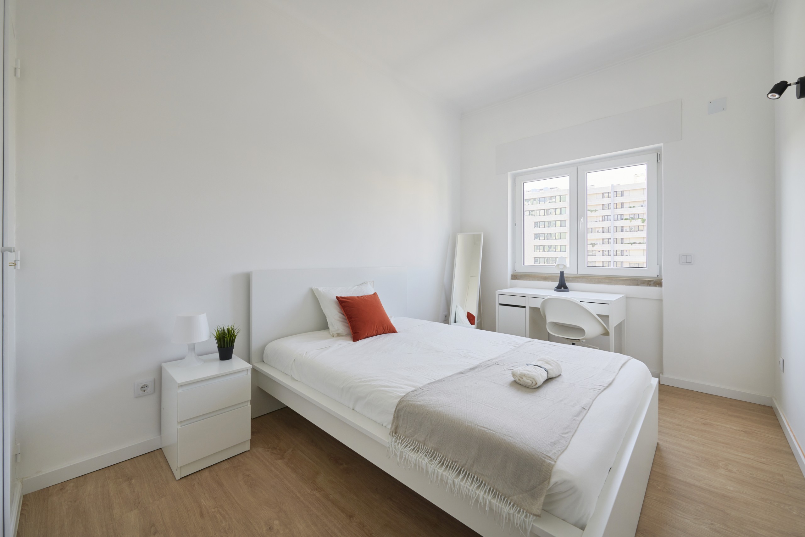 Bright Double Room 6 & Furnished em Lumiar, lisboa – foto 4 de 16