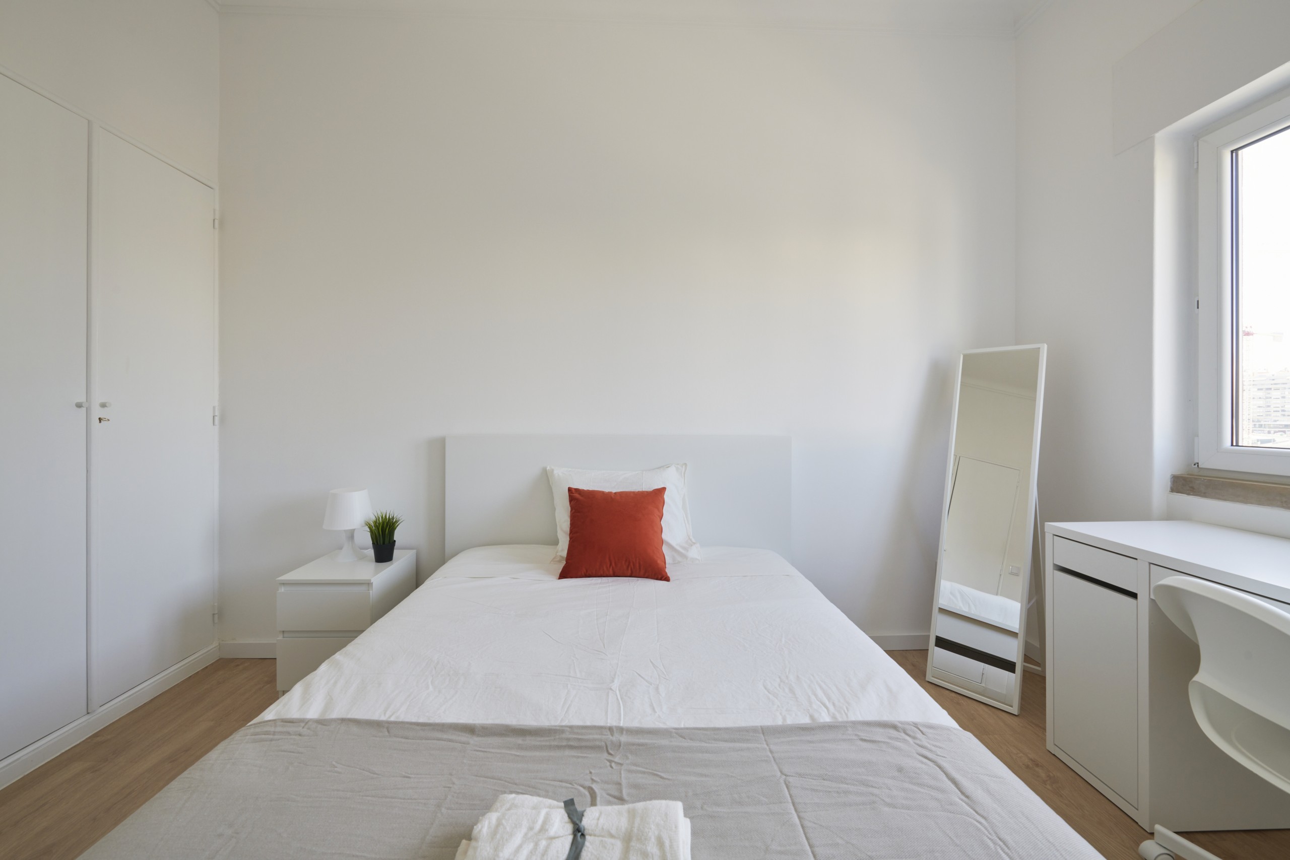 Bright Double Room 6 & Furnished em Lumiar, lisboa – foto 3 de 16
